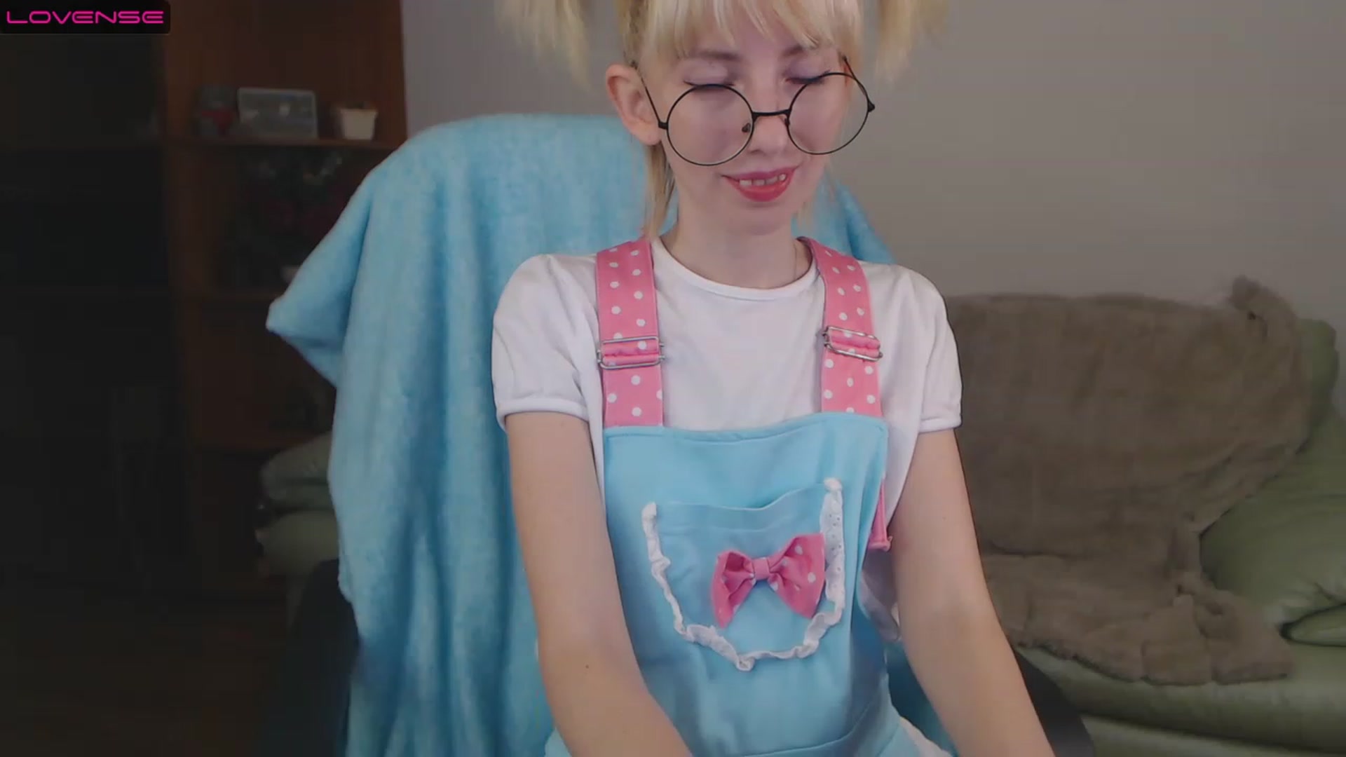 Gallery image thumbnail from PetitePrincez's myfreecams stream on, 11/19/2022, 17:32 image 5 of 20
