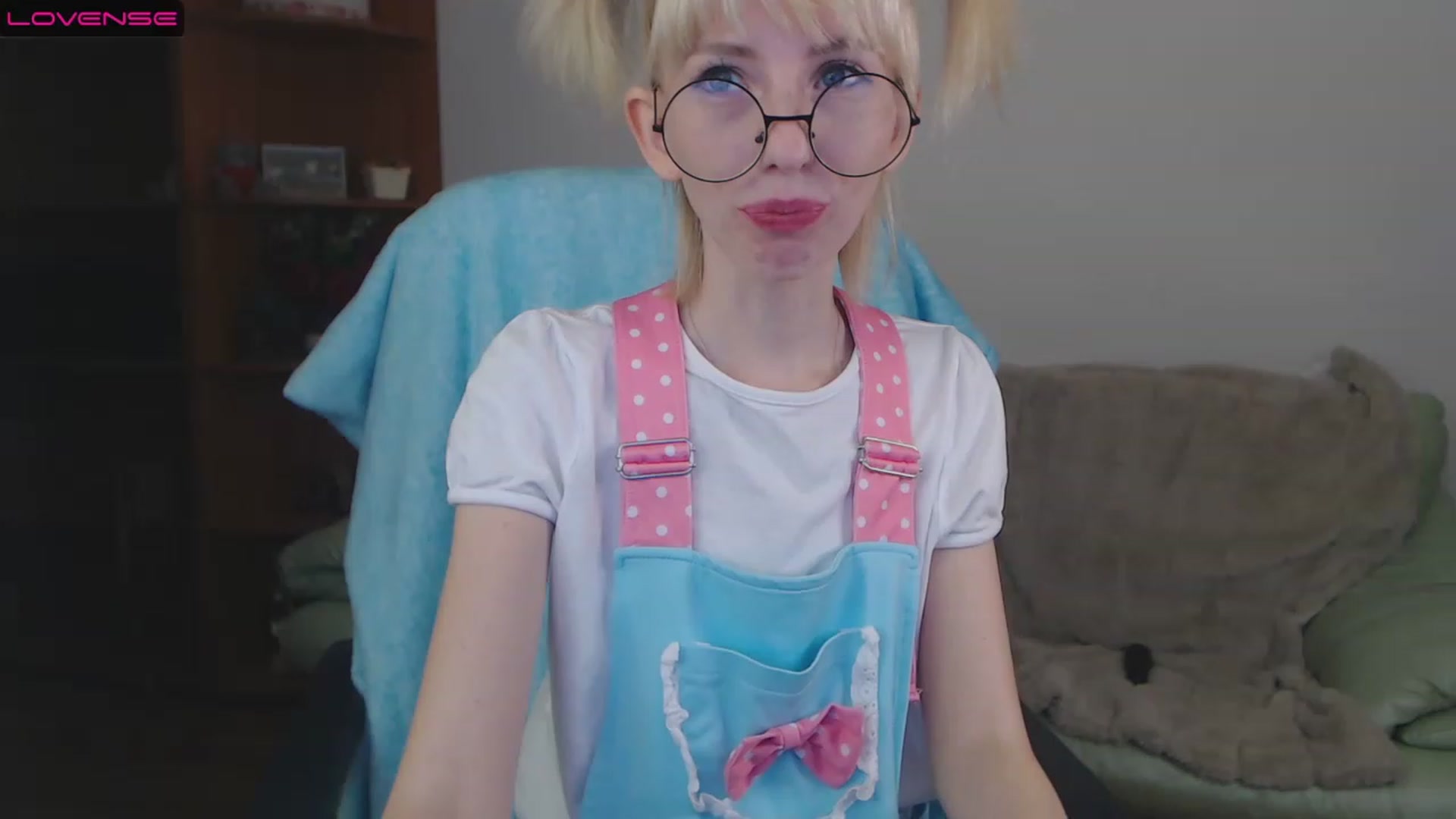 Gallery image thumbnail from PetitePrincez's myfreecams stream on, 11/19/2022, 17:32 image 20 of 20