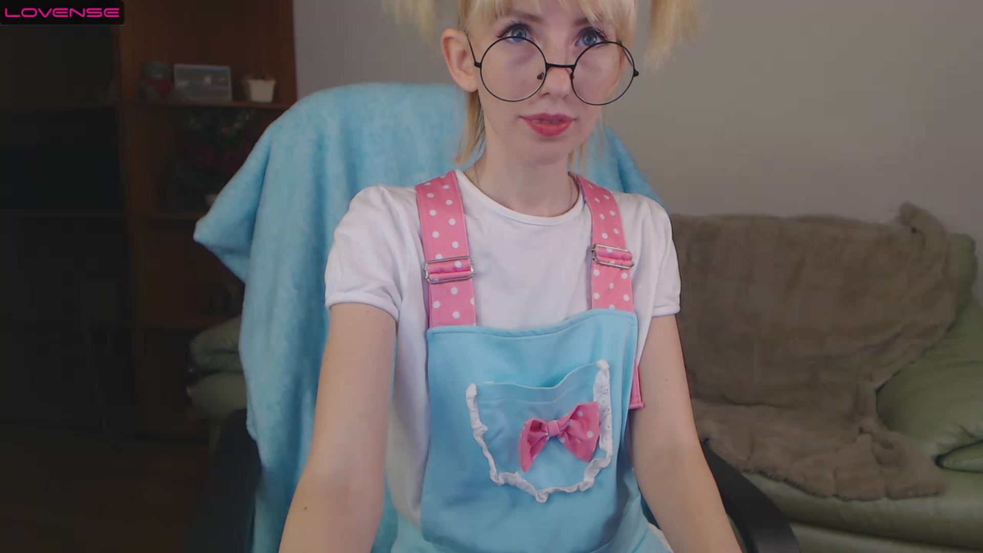Gallery image thumbnail from PetitePrincez's myfreecams stream on, 11/19/2022, 17:32 image 6 of 20