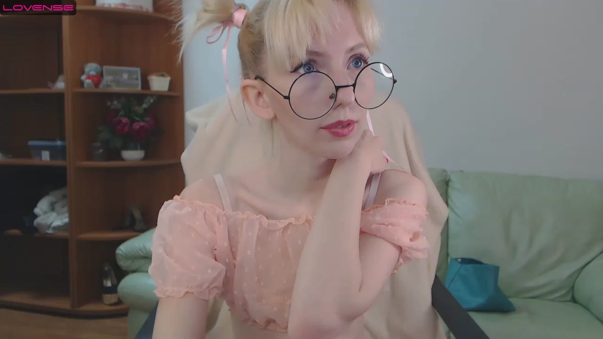 Gallery image thumbnail from PetitePrincez's myfreecams stream on, 11/26/2022, 14:21 image 14 of 20
