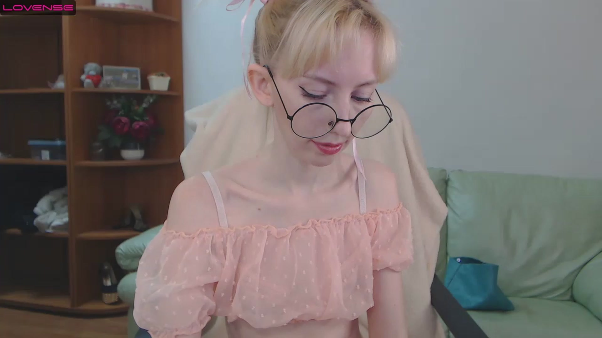 Gallery image thumbnail from PetitePrincez's myfreecams stream on, 11/26/2022, 14:21 image 16 of 20