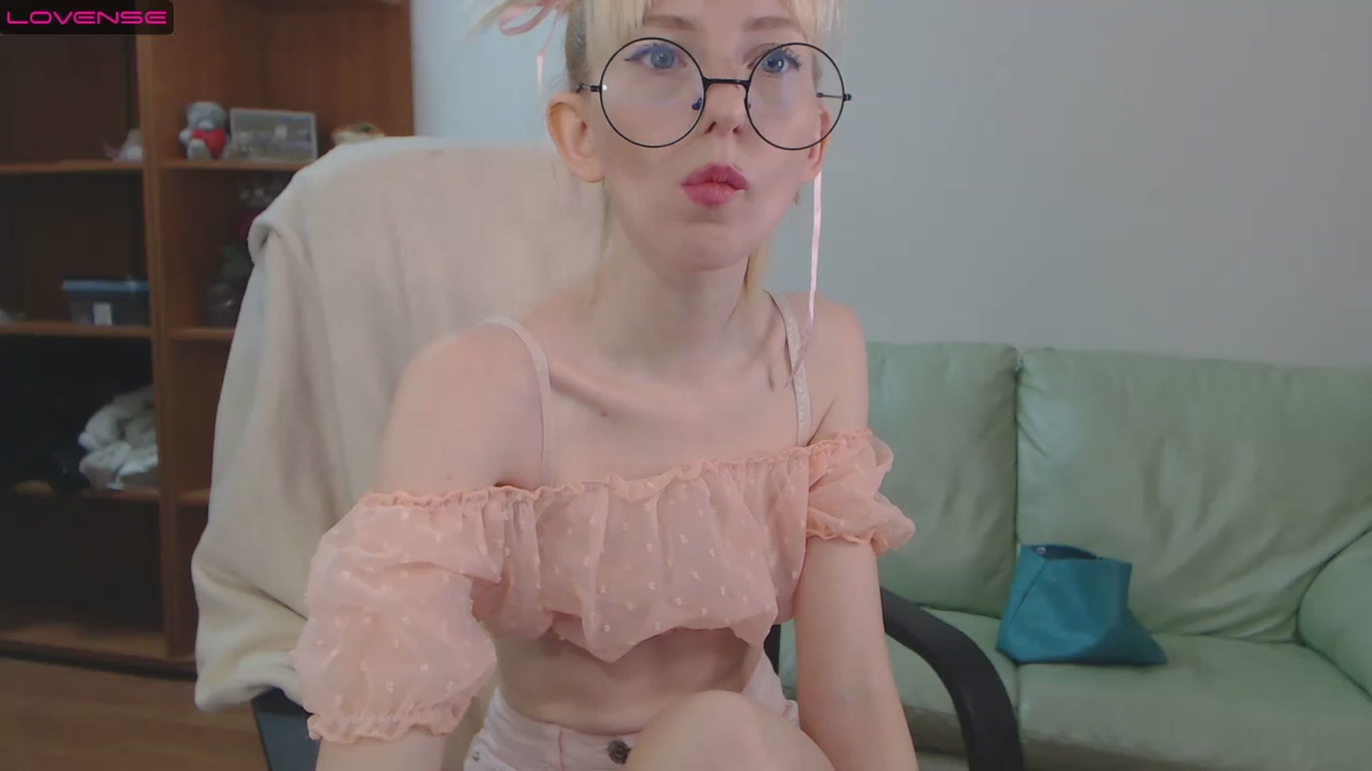 Gallery image thumbnail from PetitePrincez's myfreecams stream on, 11/26/2022, 14:21 image 5 of 20