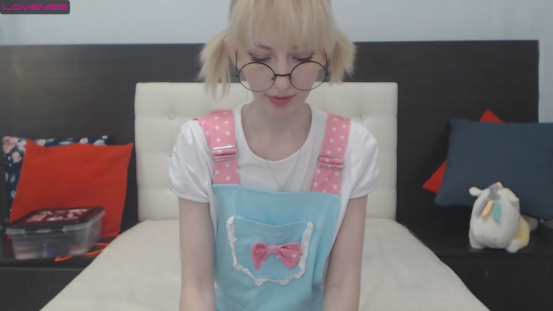 Gallery image thumbnail from PetitePrincez's myfreecams stream on, 12/04/2022, 15:15 image 6 of 20