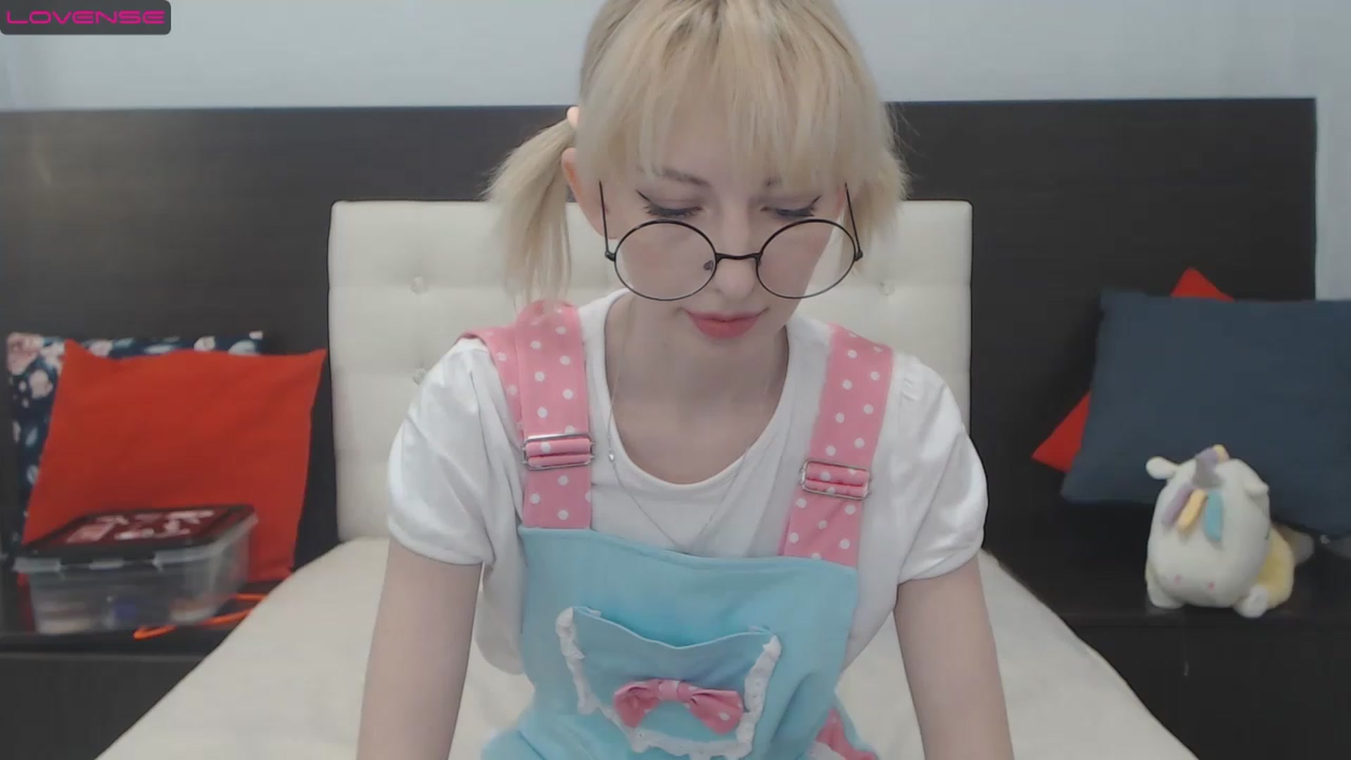 Gallery image thumbnail from PetitePrincez's myfreecams stream on, 12/04/2022, 15:15 image 4 of 20