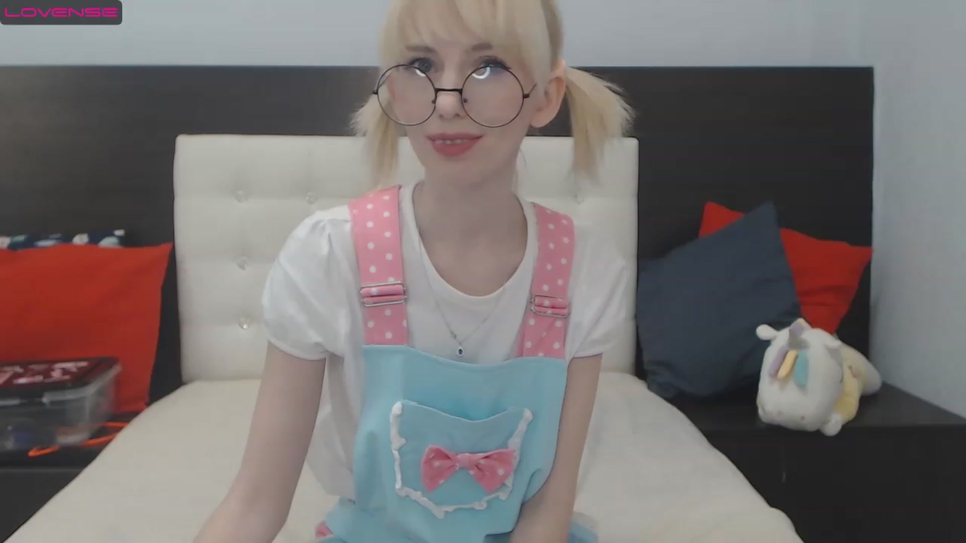 Gallery image thumbnail from PetitePrincez's myfreecams stream on, 12/04/2022, 15:15 image 15 of 20