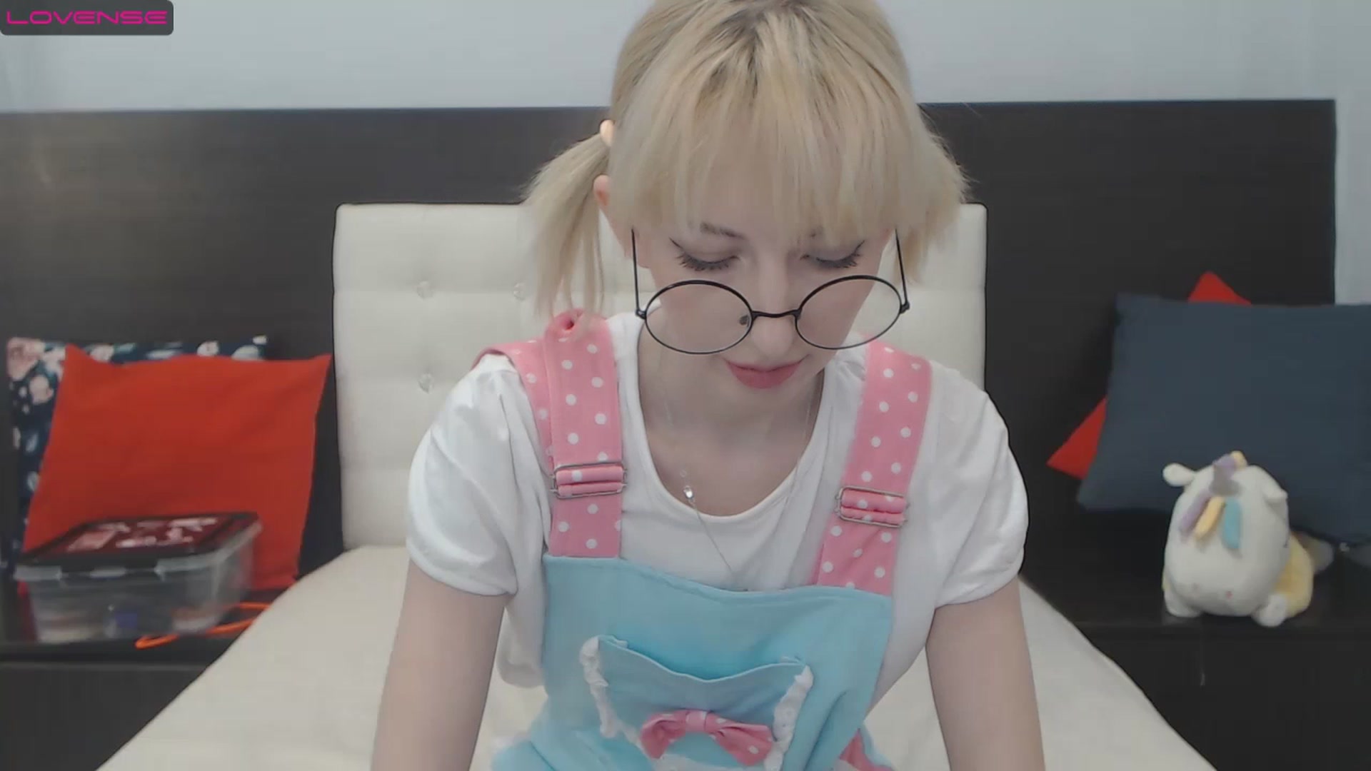 Gallery image thumbnail from PetitePrincez's myfreecams stream on, 12/04/2022, 15:15 image 5 of 20