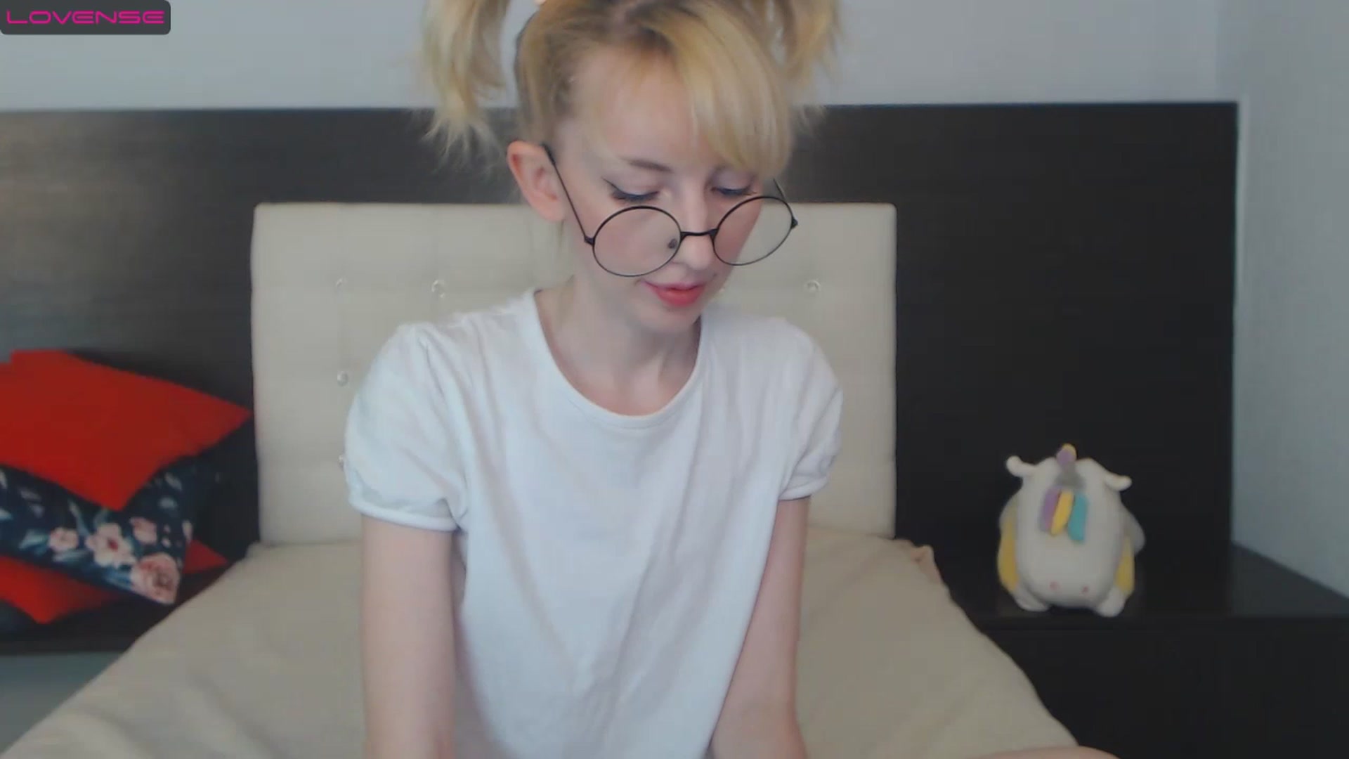 Gallery image thumbnail from PetitePrincez's myfreecams stream on, 12/10/2022, 17:04 image 16 of 20