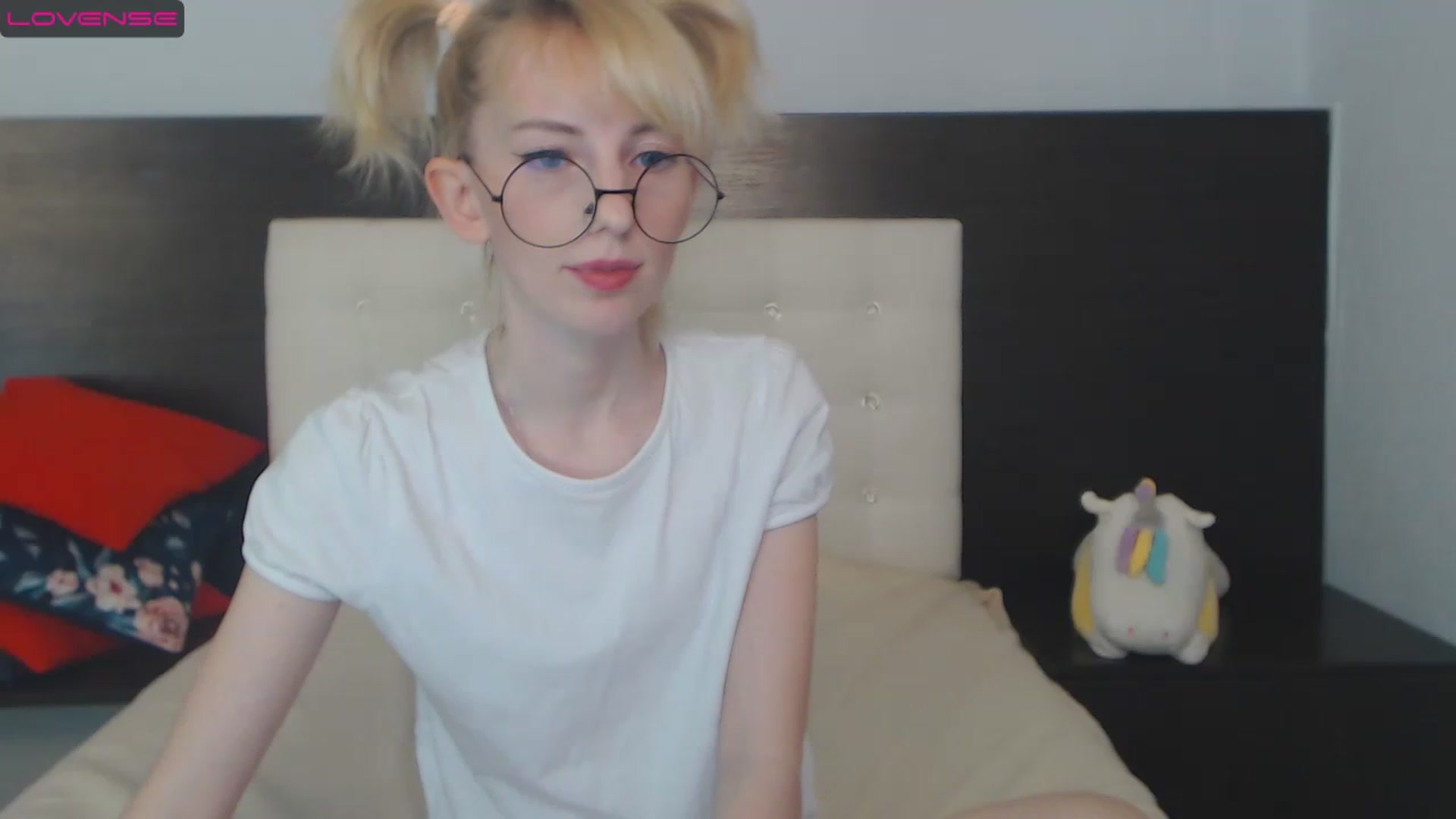Gallery image thumbnail from PetitePrincez's myfreecams stream on, 12/10/2022, 17:04 image 14 of 20