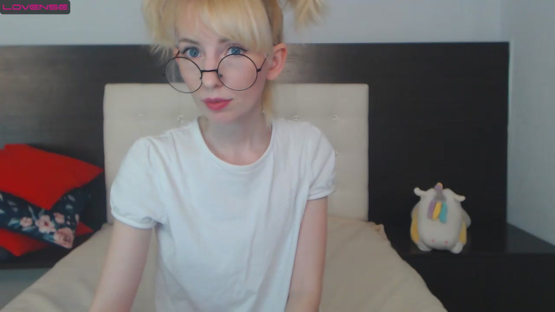 Gallery image thumbnail from PetitePrincez's myfreecams stream on, 12/10/2022, 17:04 image 17 of 20