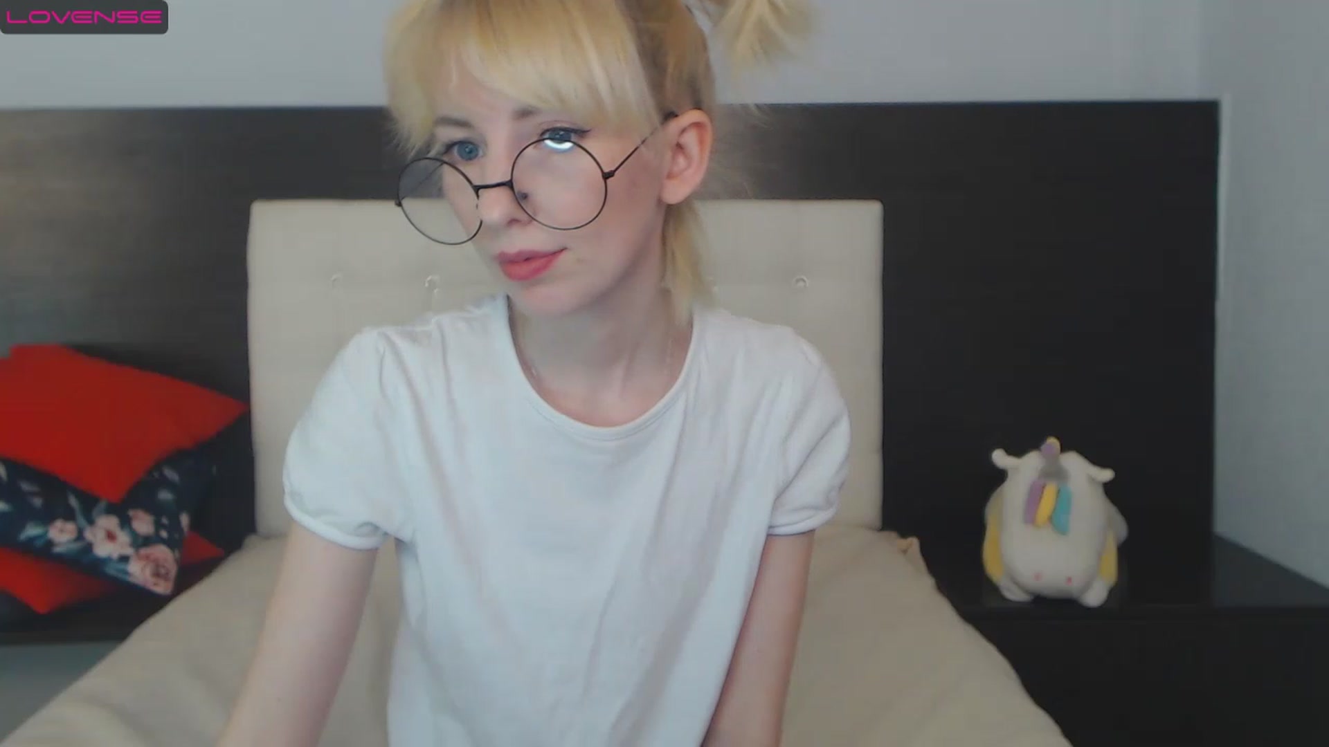 Gallery image thumbnail from PetitePrincez's myfreecams stream on, 12/10/2022, 17:04 image 18 of 20