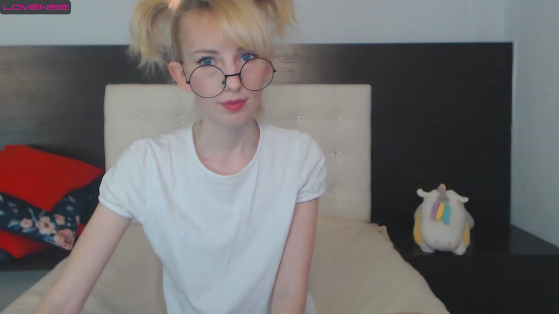 Gallery image thumbnail from PetitePrincez's myfreecams stream on, 12/10/2022, 17:04 image 15 of 20