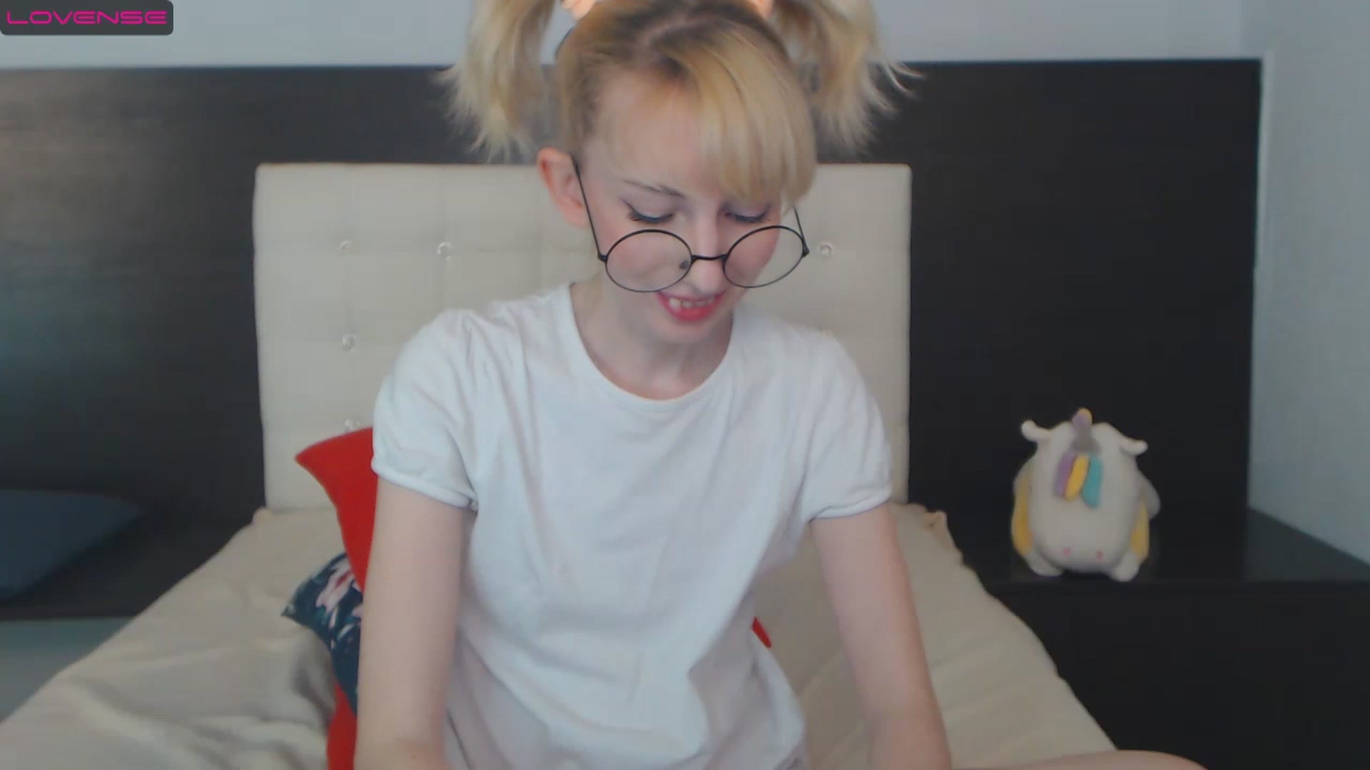 Gallery image thumbnail from PetitePrincez's myfreecams stream on, 12/10/2022, 17:30 image 16 of 20