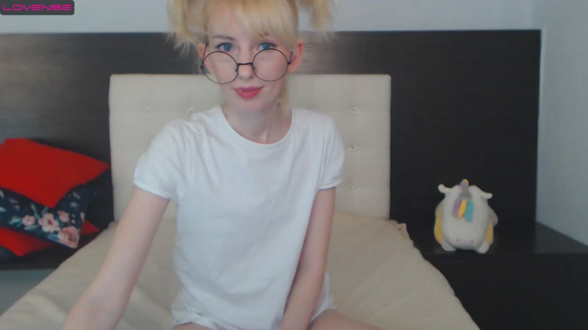 Gallery image thumbnail from PetitePrincez's myfreecams stream on, 12/10/2022, 17:30 image 7 of 20