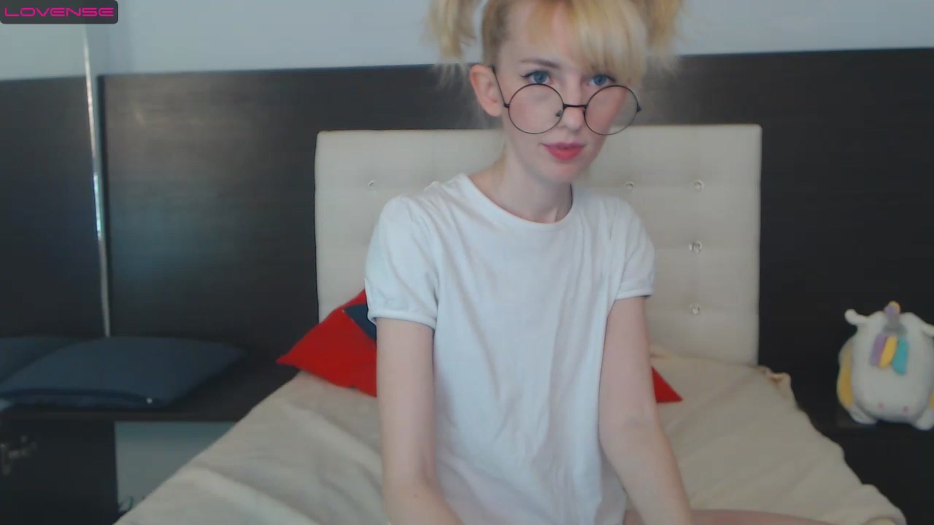 Gallery image thumbnail from PetitePrincez's myfreecams stream on, 12/10/2022, 17:58 image 5 of 20
