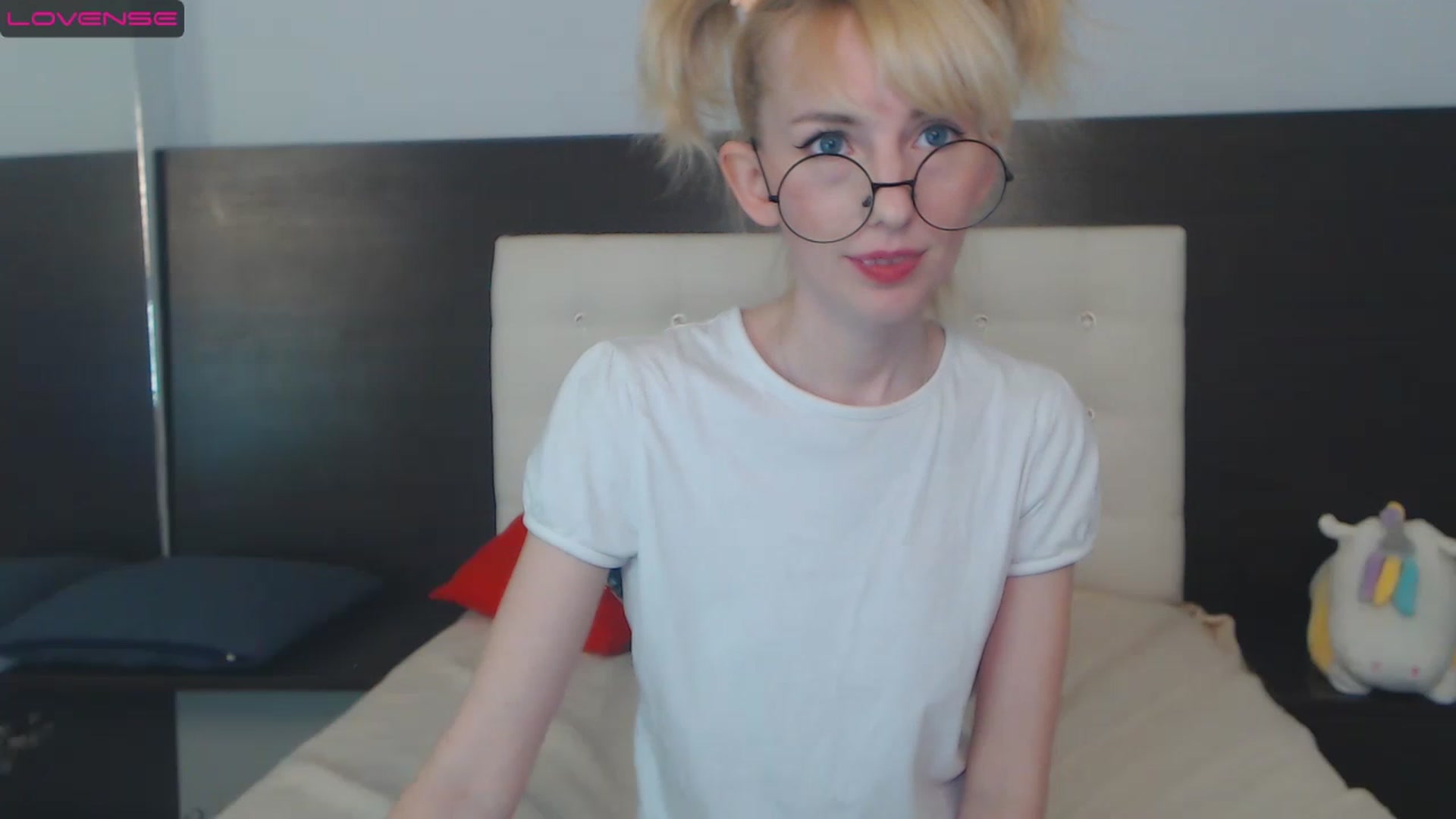 Gallery image thumbnail from PetitePrincez's myfreecams stream on, 12/10/2022, 17:58 image 6 of 20