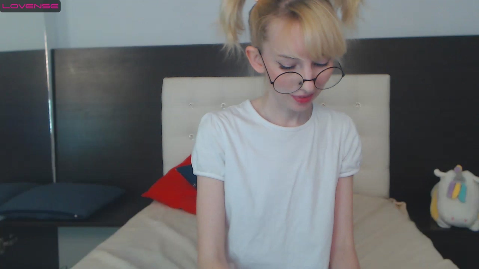 Gallery image thumbnail from PetitePrincez's myfreecams stream on, 12/10/2022, 17:58 image 7 of 20