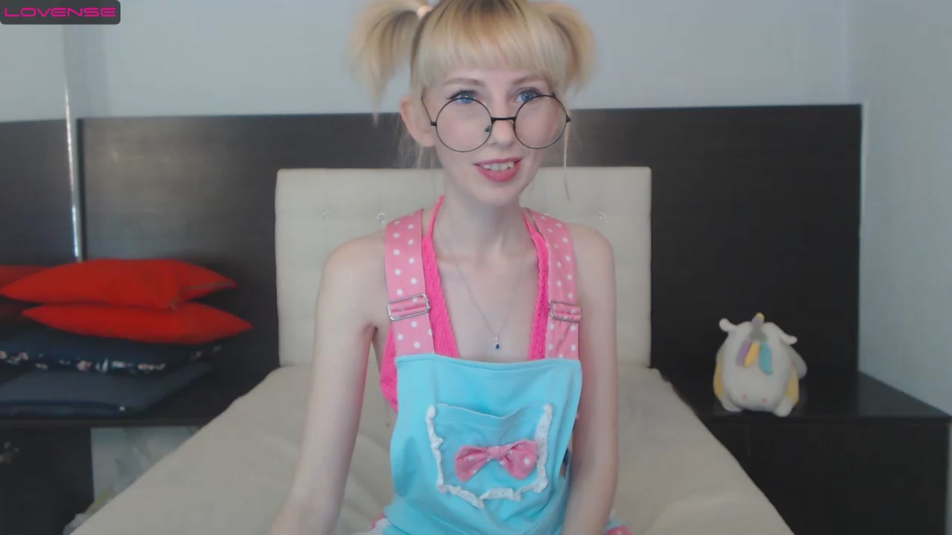 Gallery image thumbnail from PetitePrincez's myfreecams stream on, 12/11/2022, 14:51 image 7 of 20