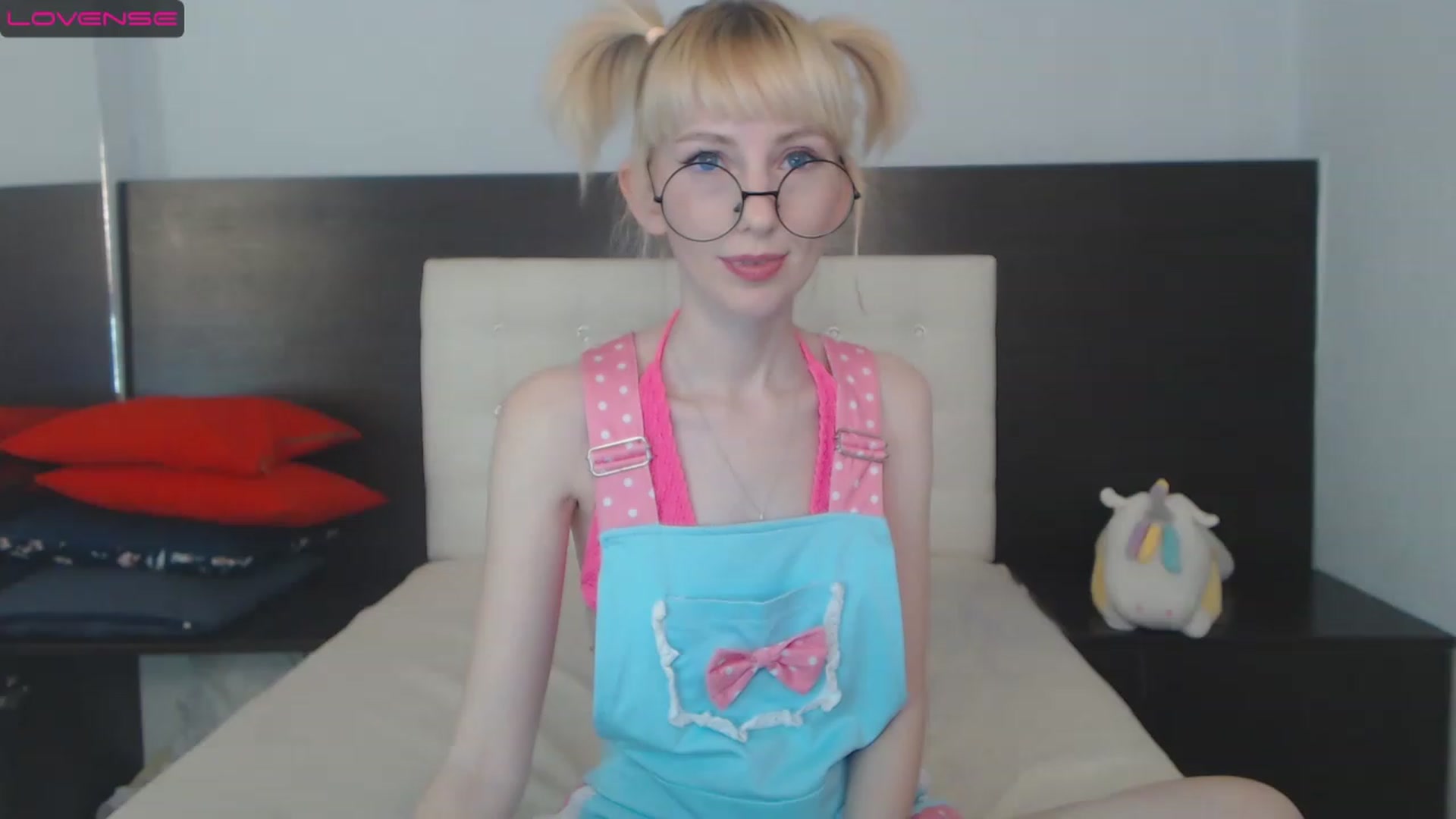 Gallery image thumbnail from PetitePrincez's myfreecams stream on, 12/11/2022, 14:51 image 5 of 20