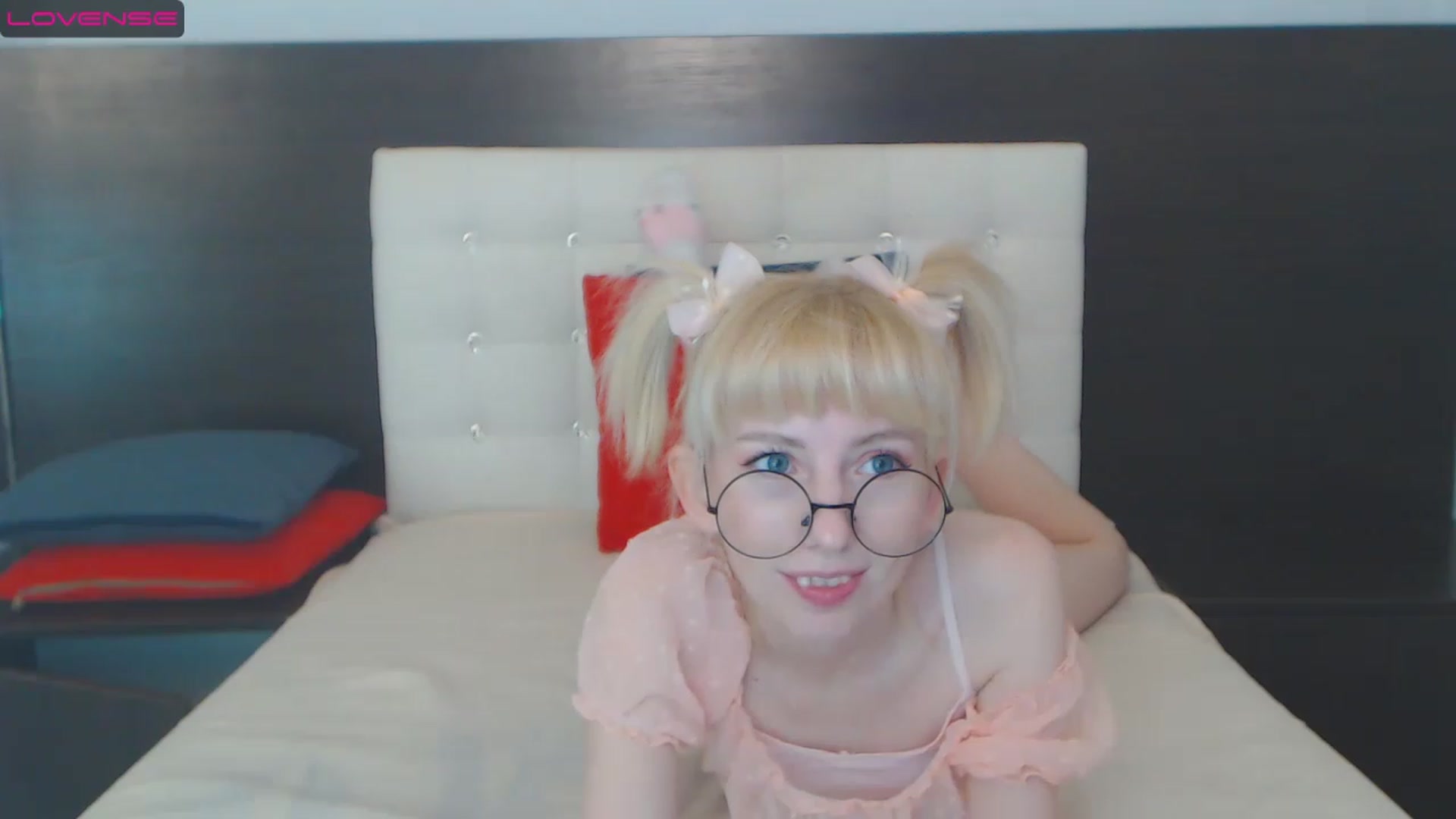 Gallery image thumbnail from PetitePrincez's myfreecams stream on, 12/29/2022, 15:46 image 8 of 20