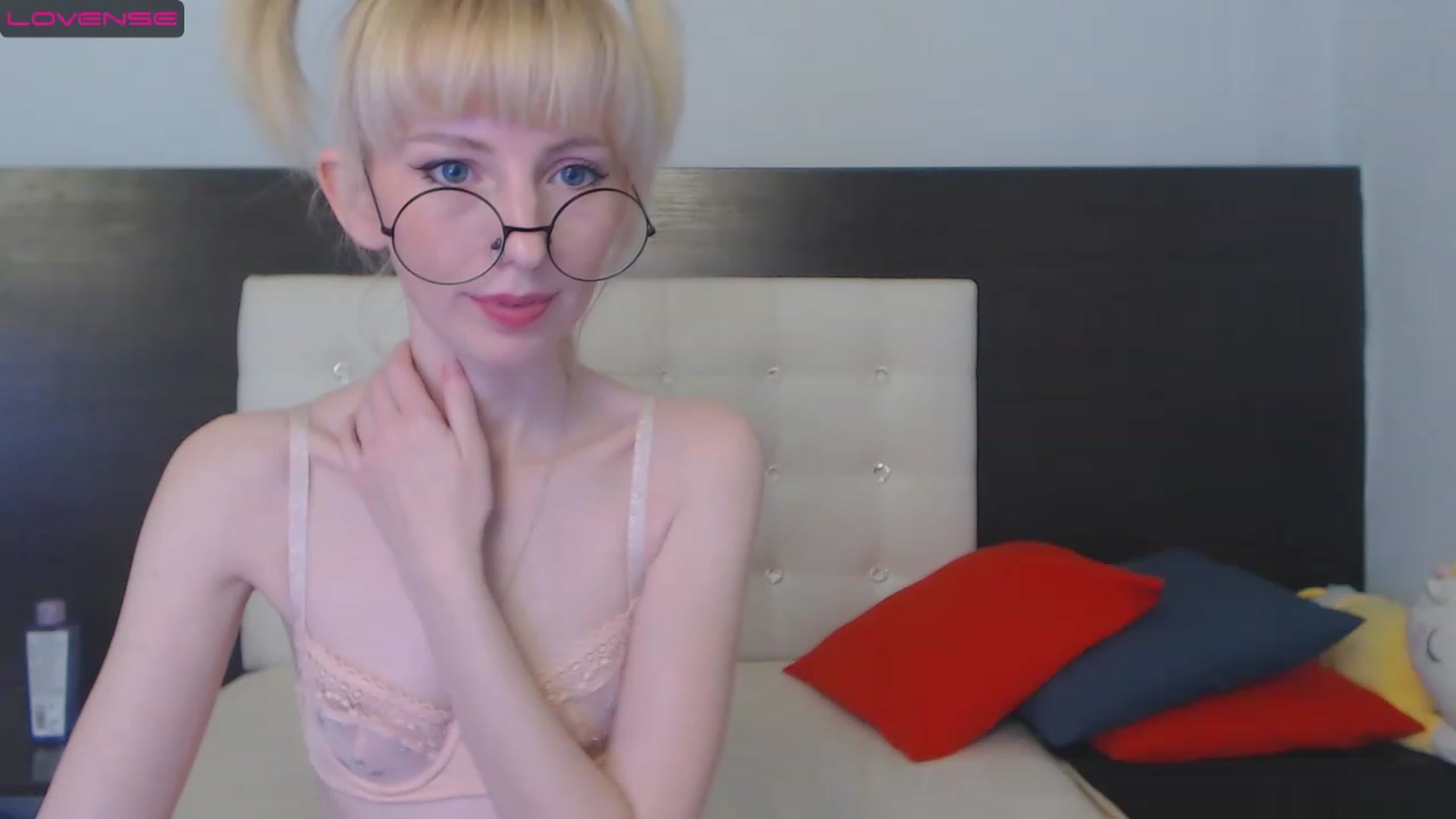 Gallery image thumbnail from PetitePrincez's myfreecams stream on, 12/31/2022, 15:18 image 10 of 20