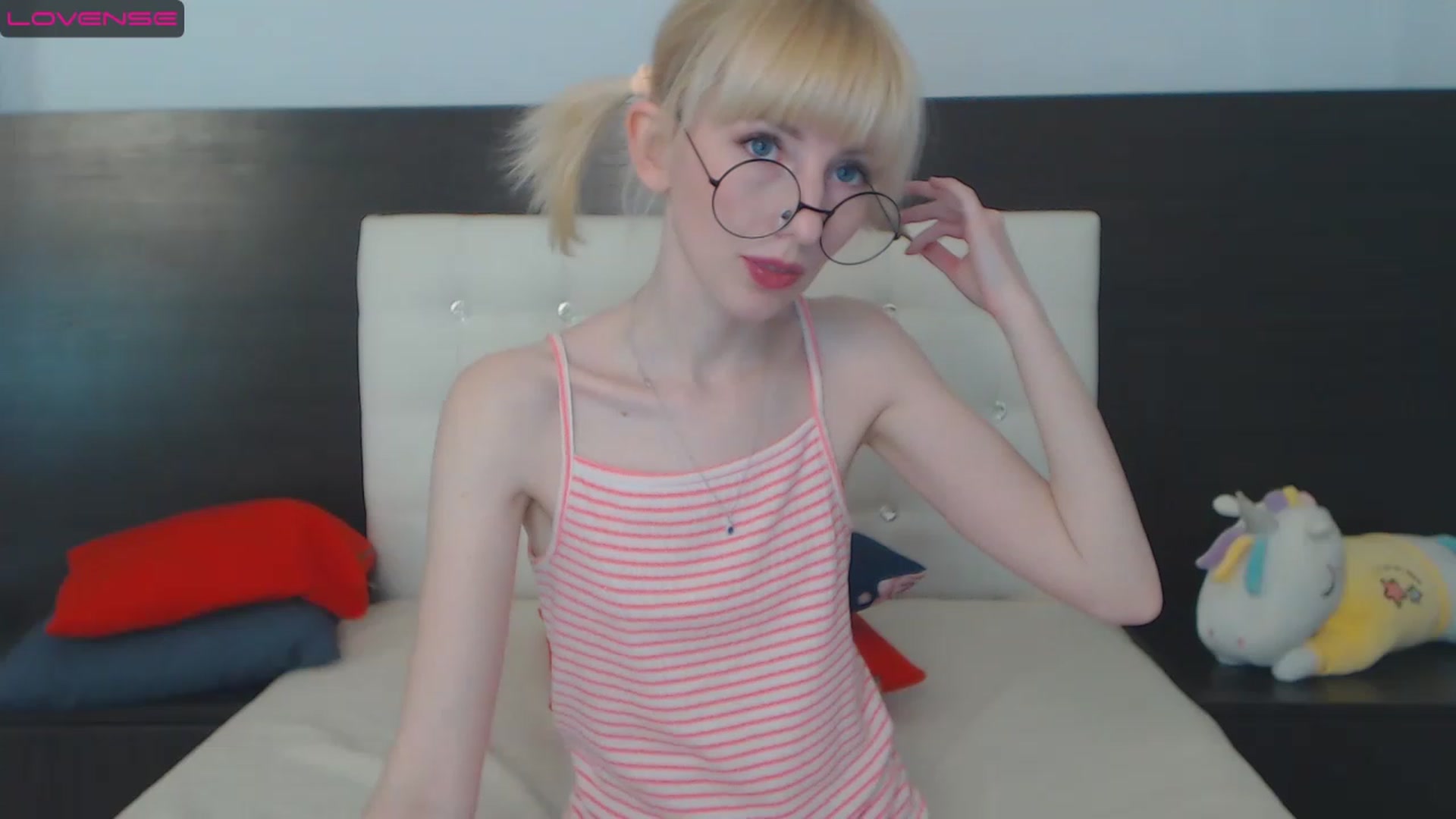 Gallery image thumbnail from PetitePrincez's myfreecams stream on, 01/08/2023, 16:37 image 6 of 20