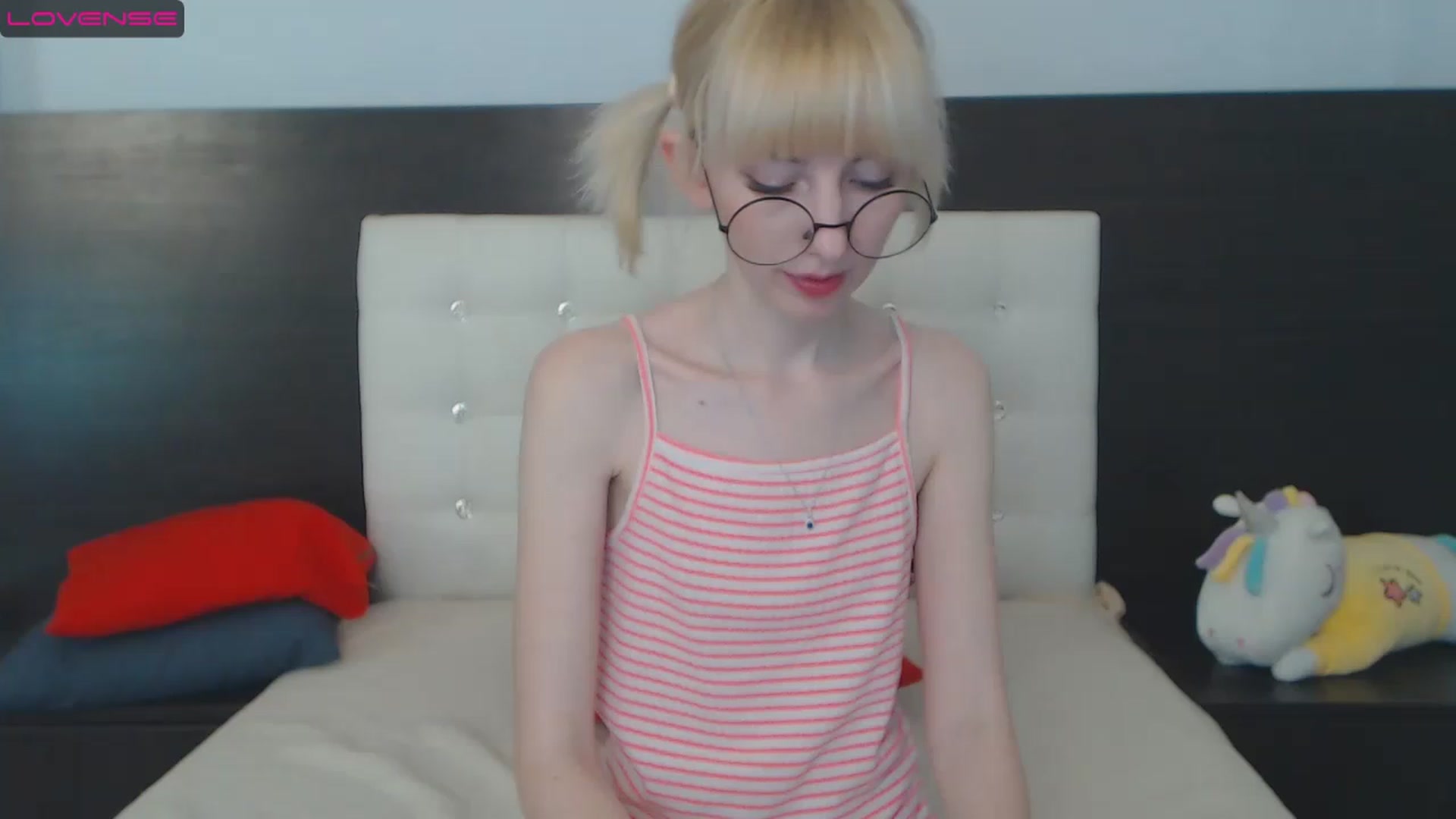 Gallery image thumbnail from PetitePrincez's myfreecams stream on, 01/08/2023, 16:37 image 12 of 20