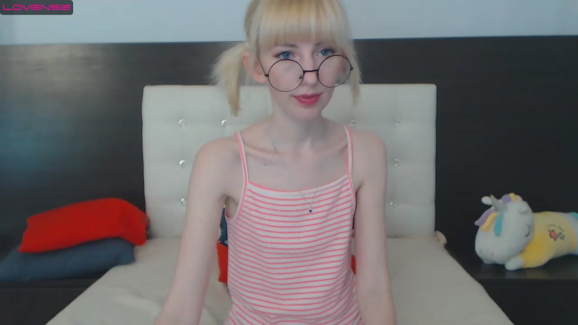 Gallery image thumbnail from PetitePrincez's myfreecams stream on, 01/08/2023, 16:37 image 7 of 20