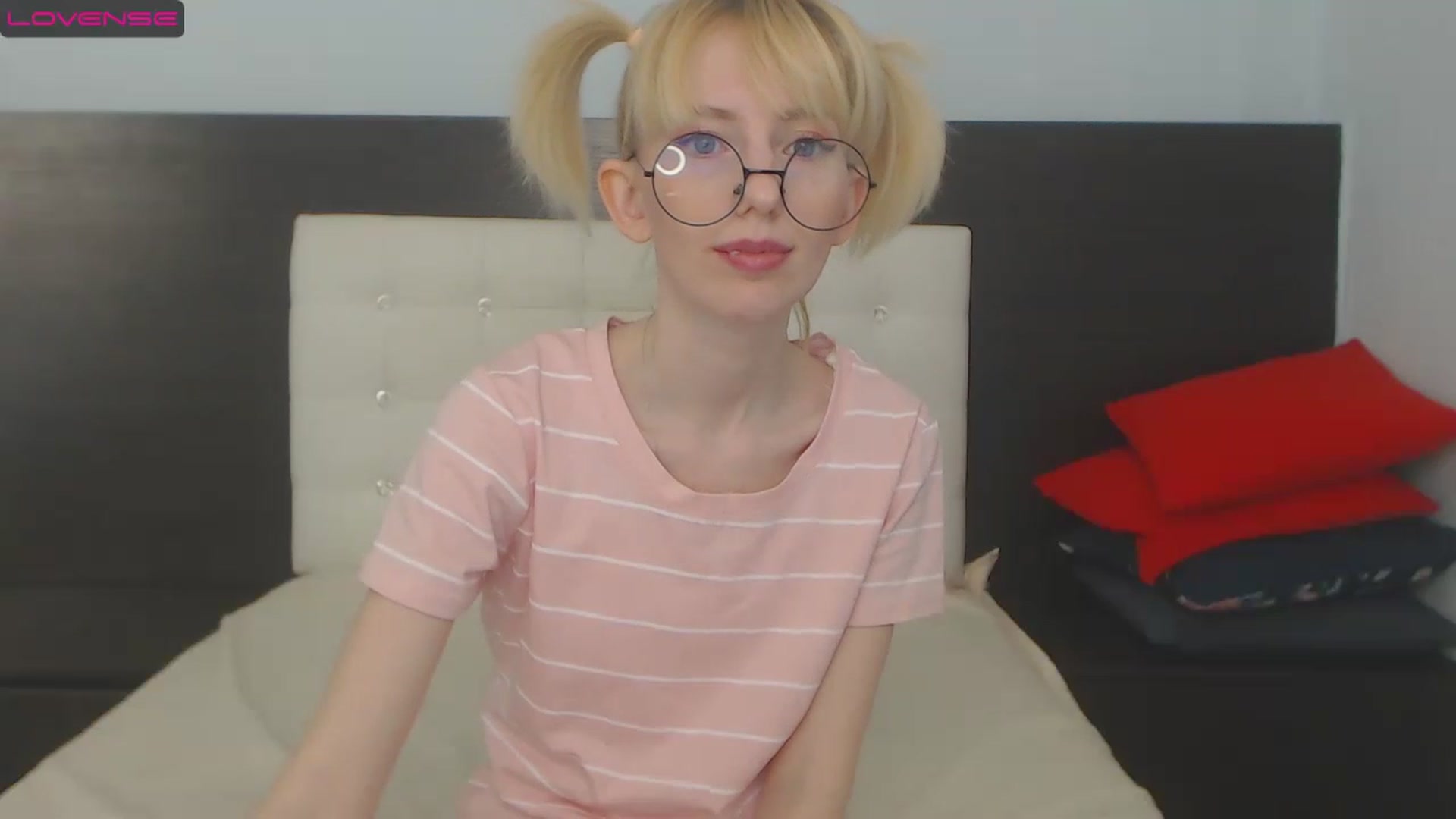 Gallery image thumbnail from PetitePrincez's myfreecams stream on, 01/28/2023, 16:16 image 6 of 20