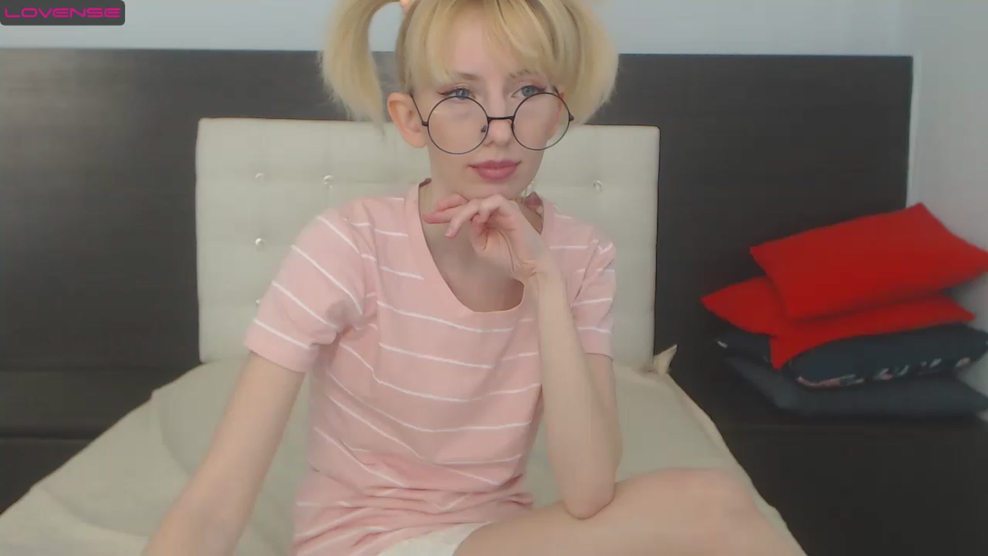 Gallery image thumbnail from PetitePrincez's myfreecams stream on, 01/28/2023, 16:16 image 3 of 20