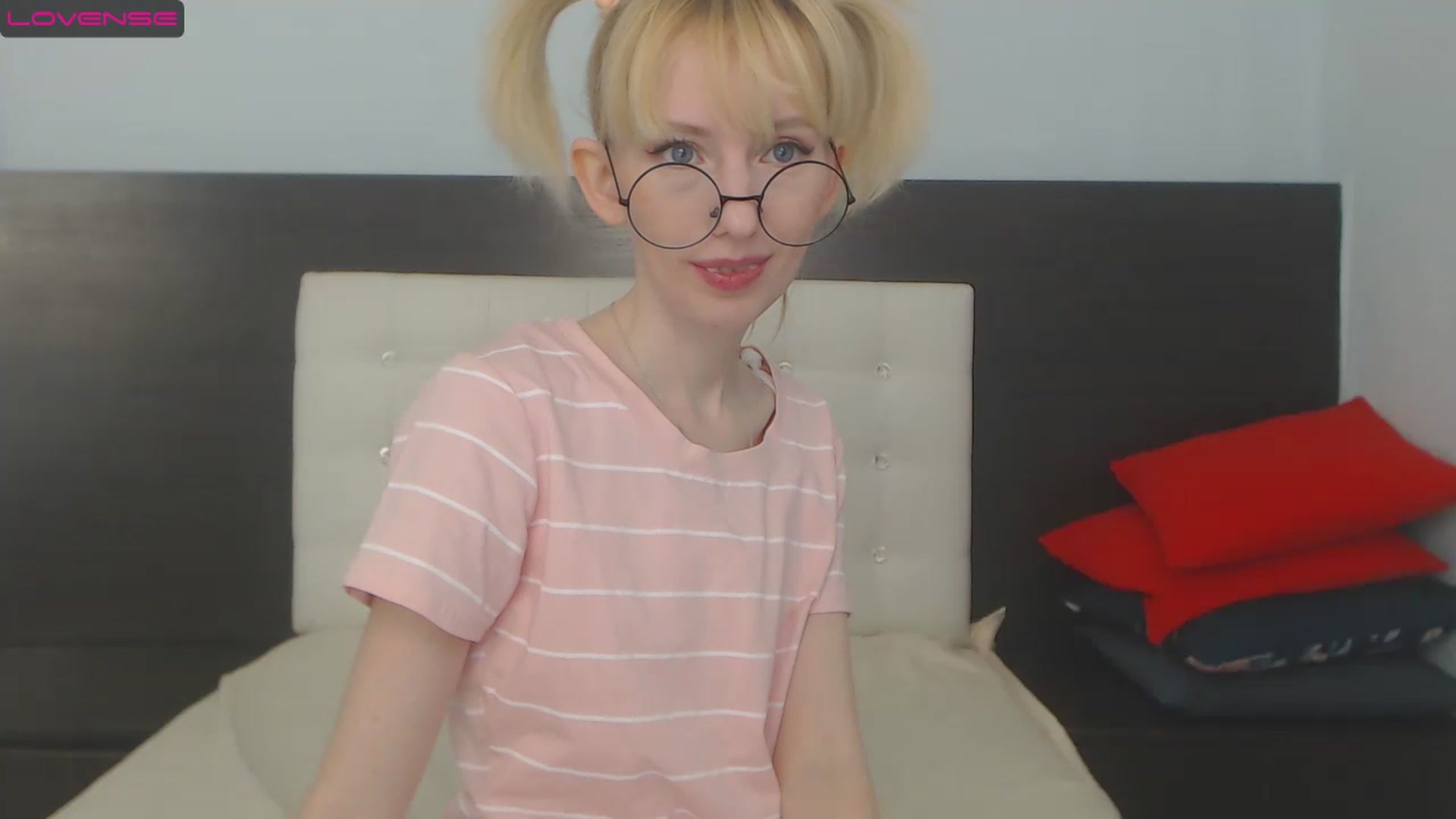 Gallery image thumbnail from PetitePrincez's myfreecams stream on, 01/28/2023, 16:16 image 10 of 20