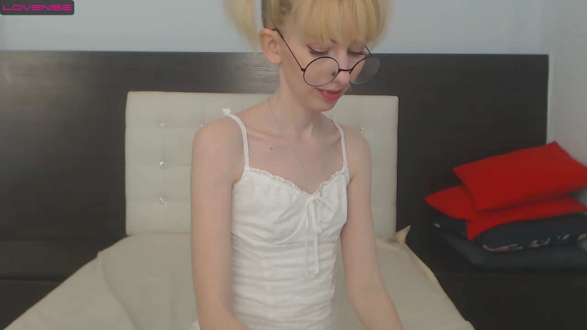 Gallery image thumbnail from PetitePrincez's myfreecams stream on, 01/28/2023, 16:16 image 13 of 20