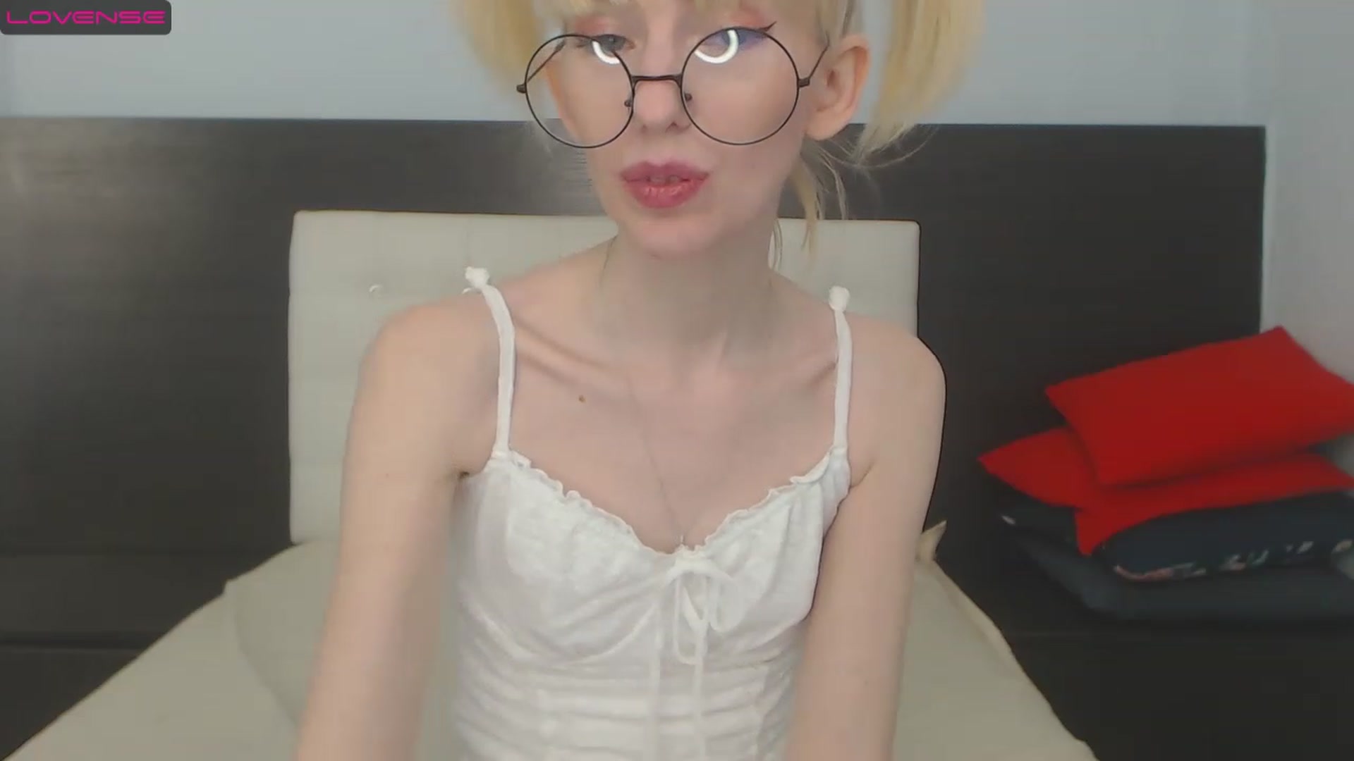Gallery image thumbnail from PetitePrincez's myfreecams stream on, 01/28/2023, 16:16 image 15 of 20