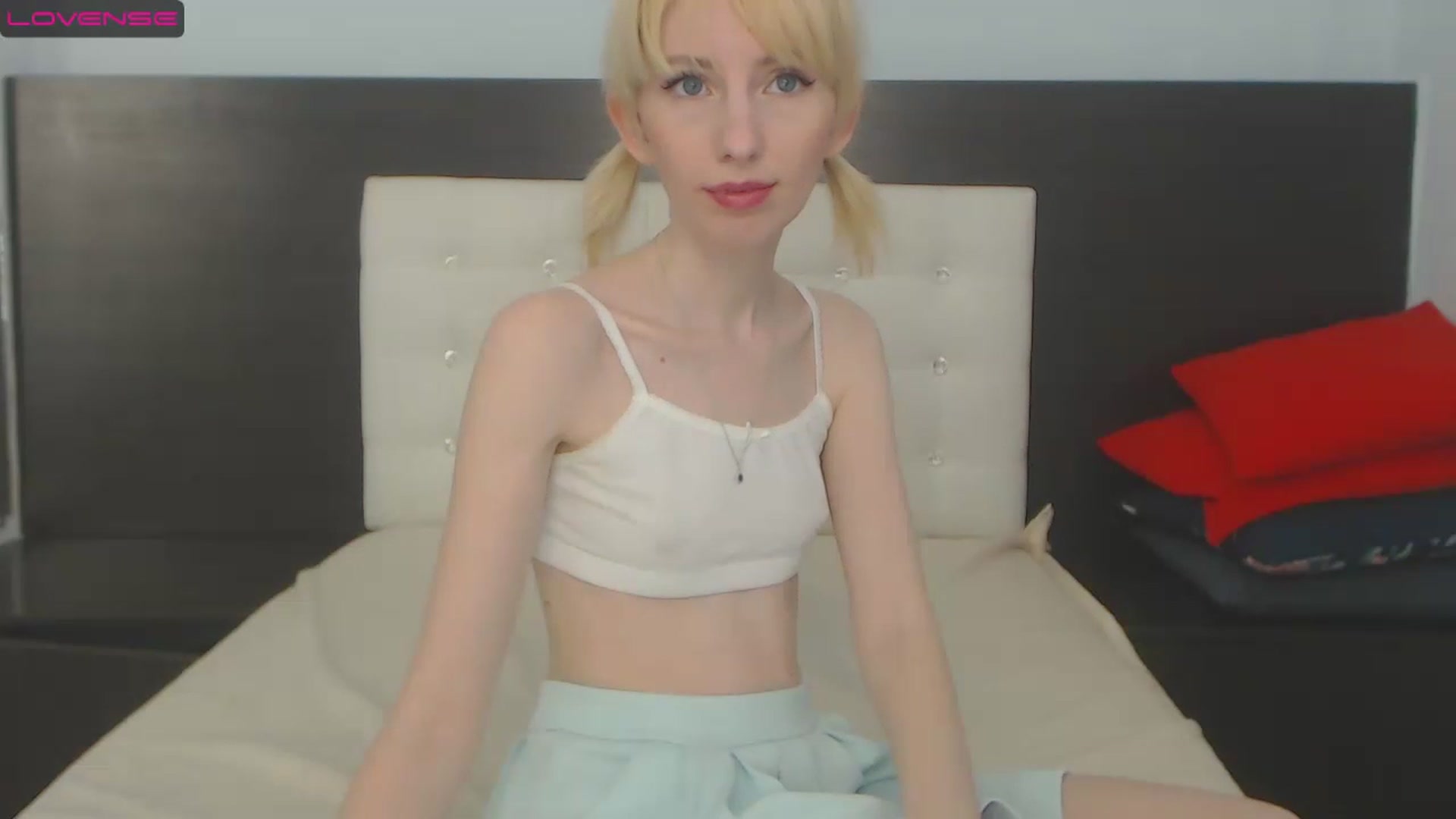 Gallery image thumbnail from PetitePrincez's myfreecams stream on, 01/28/2023, 18:05 image 18 of 20