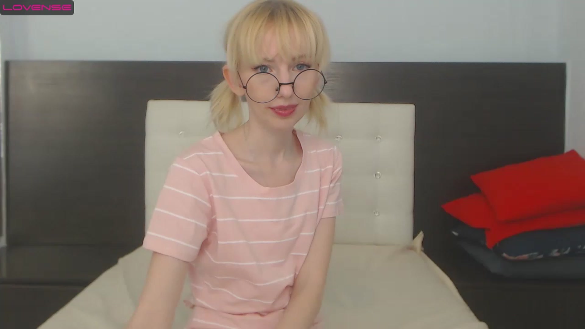 Gallery image thumbnail from PetitePrincez's myfreecams stream on, 01/28/2023, 18:05 image 6 of 20