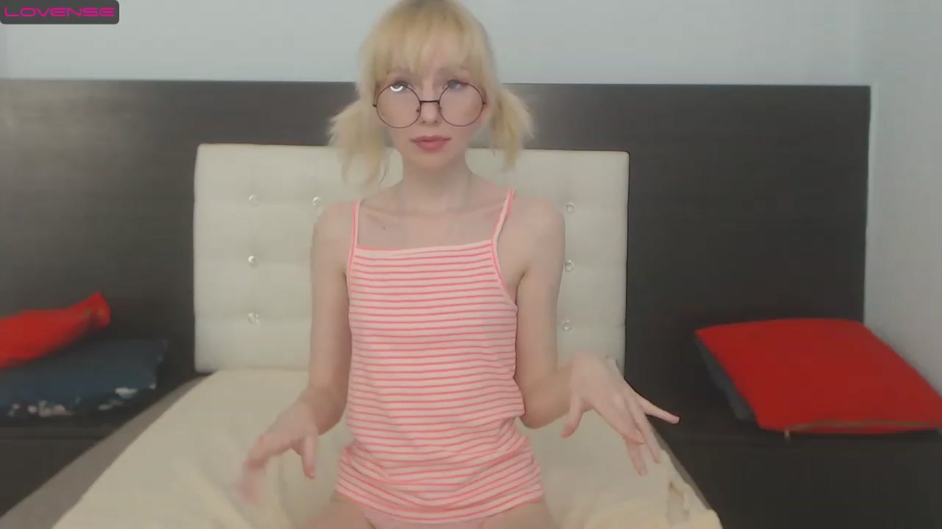Gallery image thumbnail from PetitePrincez's myfreecams stream on, 01/29/2023, 18:11 image 13 of 20
