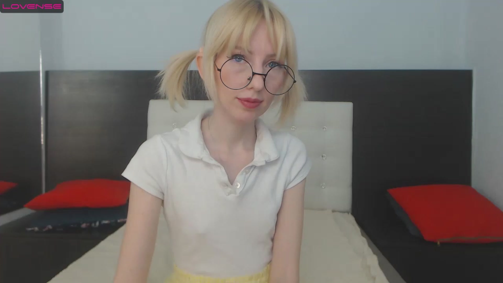 Gallery image thumbnail from PetitePrincez's myfreecams stream on, 02/05/2023, 14:21 image 4 of 20