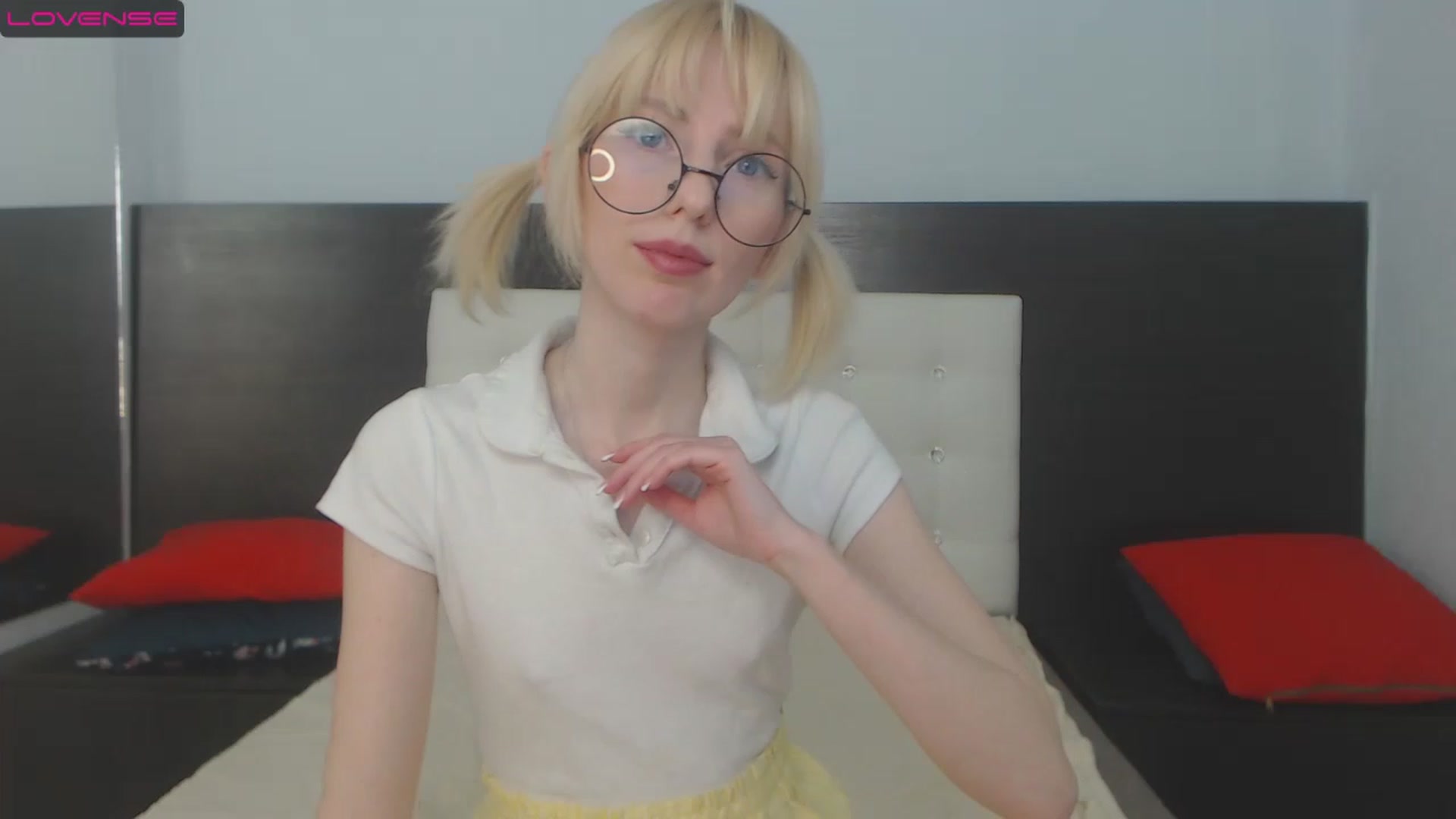 Gallery image thumbnail from PetitePrincez's myfreecams stream on, 02/05/2023, 14:21 image 8 of 20