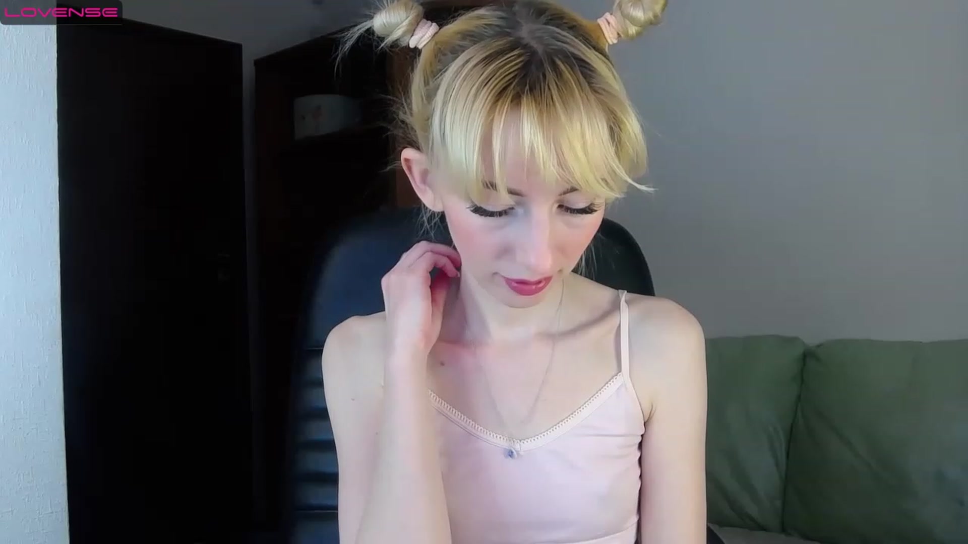 Gallery image thumbnail from PetitePrincez's myfreecams stream on, 02/11/2023, 14:27 image 18 of 20