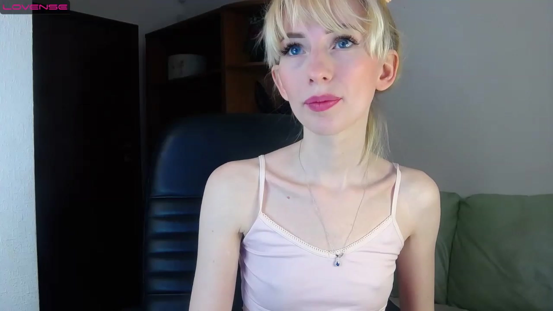 Gallery image thumbnail from PetitePrincez's myfreecams stream on, 02/11/2023, 14:27 image 11 of 20