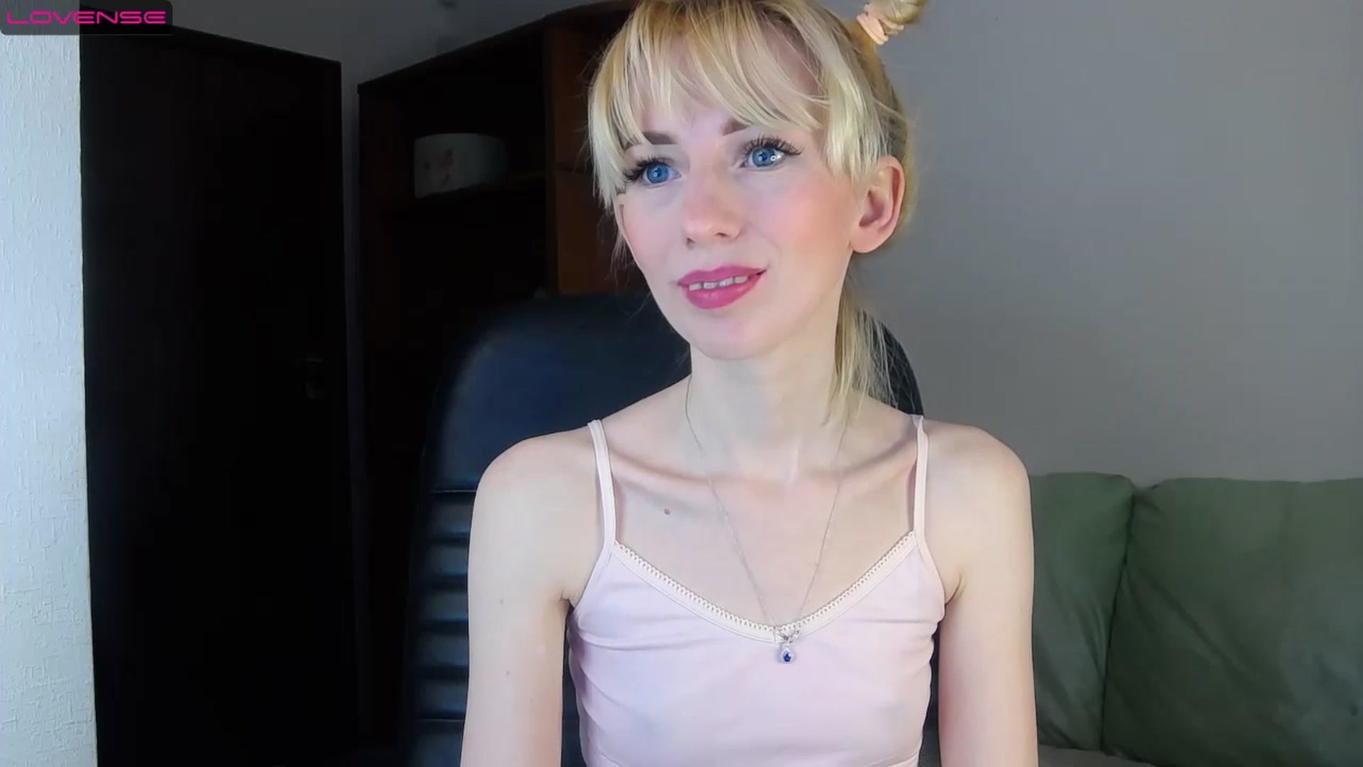 Gallery image thumbnail from PetitePrincez's myfreecams stream on, 02/11/2023, 14:27 image 17 of 20
