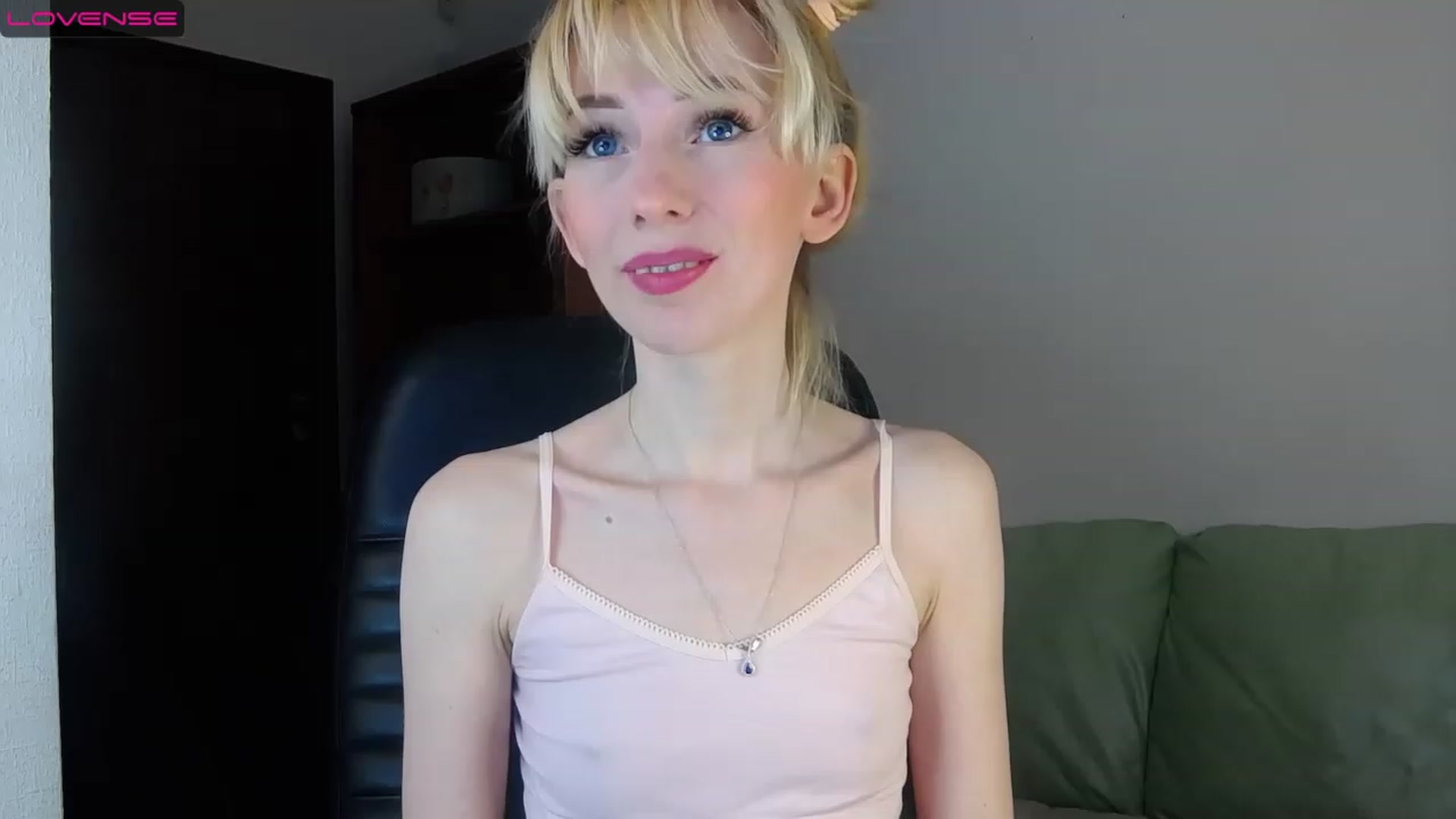 Gallery image thumbnail from PetitePrincez's myfreecams stream on, 02/11/2023, 14:27 image 8 of 20