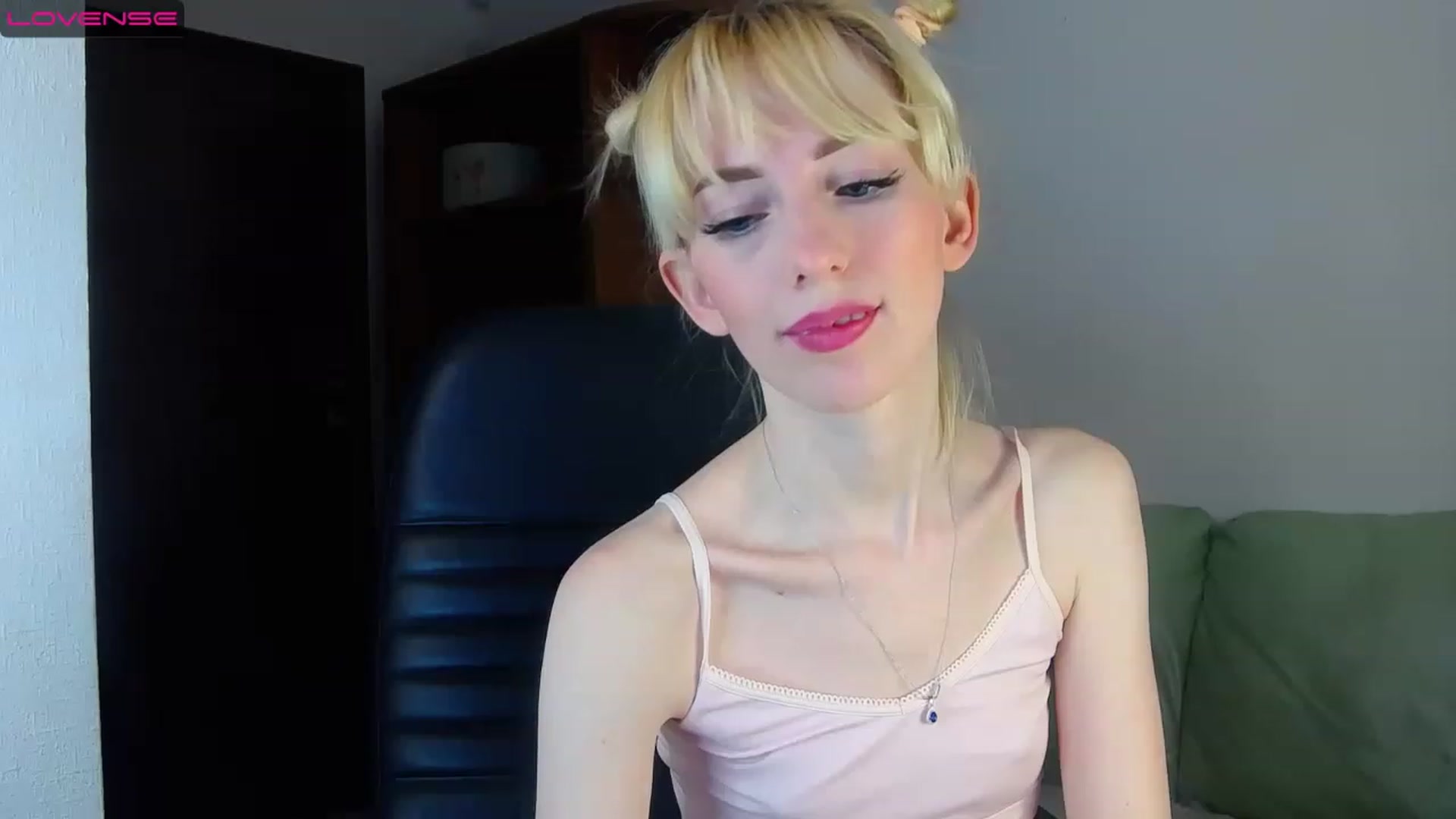 Gallery image thumbnail from PetitePrincez's myfreecams stream on, 02/11/2023, 14:27 image 14 of 20