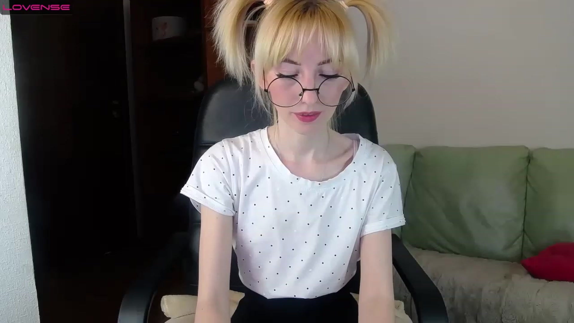 Gallery image thumbnail from PetitePrincez's myfreecams stream on, 02/12/2023, 15:00 image 13 of 20