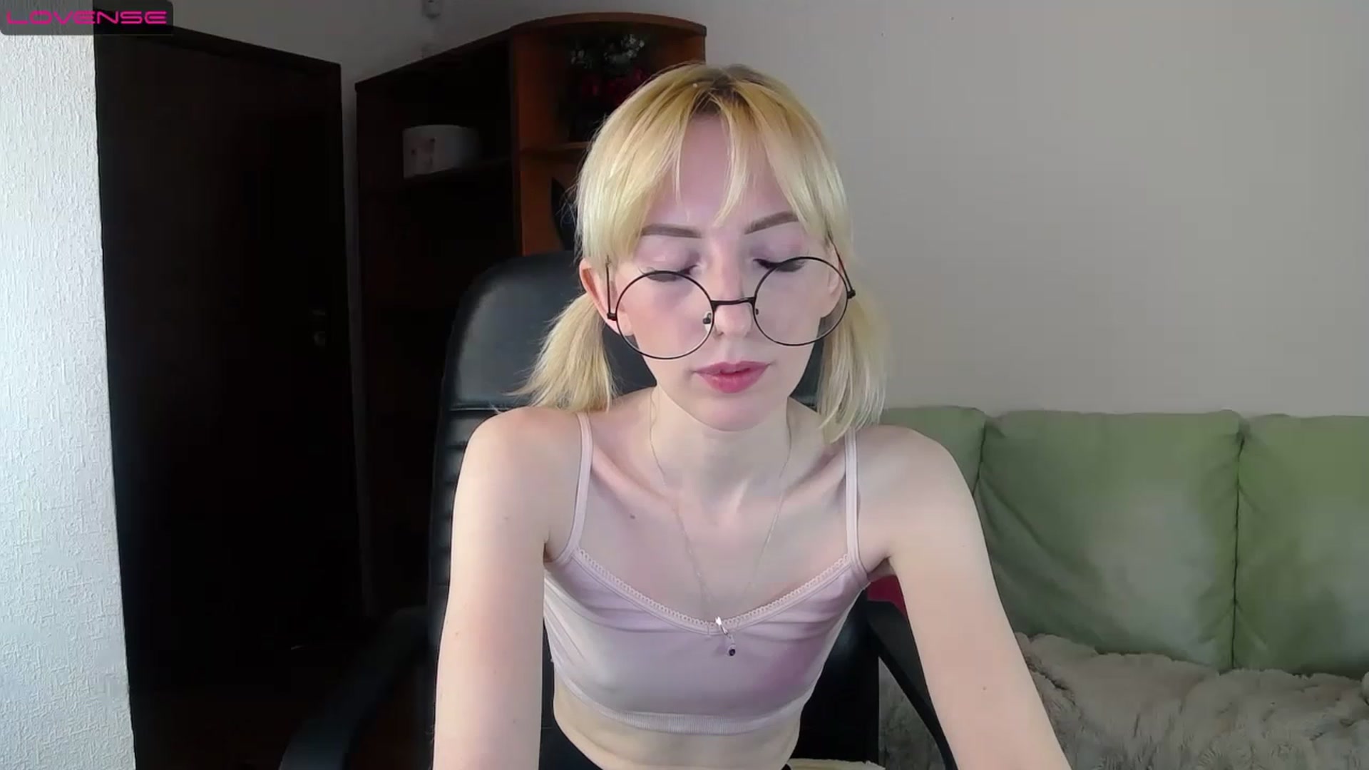 Gallery image thumbnail from PetitePrincez's myfreecams stream on, 02/12/2023, 17:14 image 1 of 20