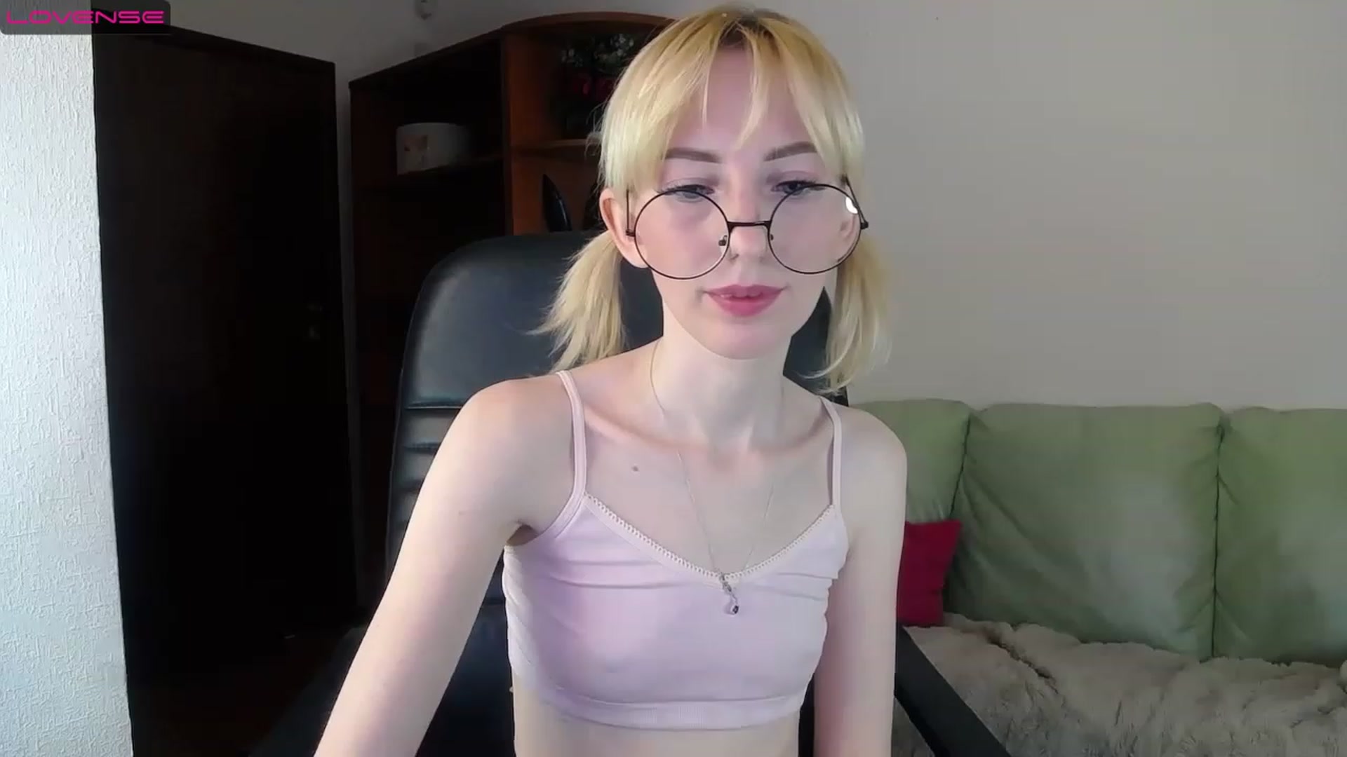 Gallery image thumbnail from PetitePrincez's myfreecams stream on, 02/12/2023, 17:14 image 4 of 20