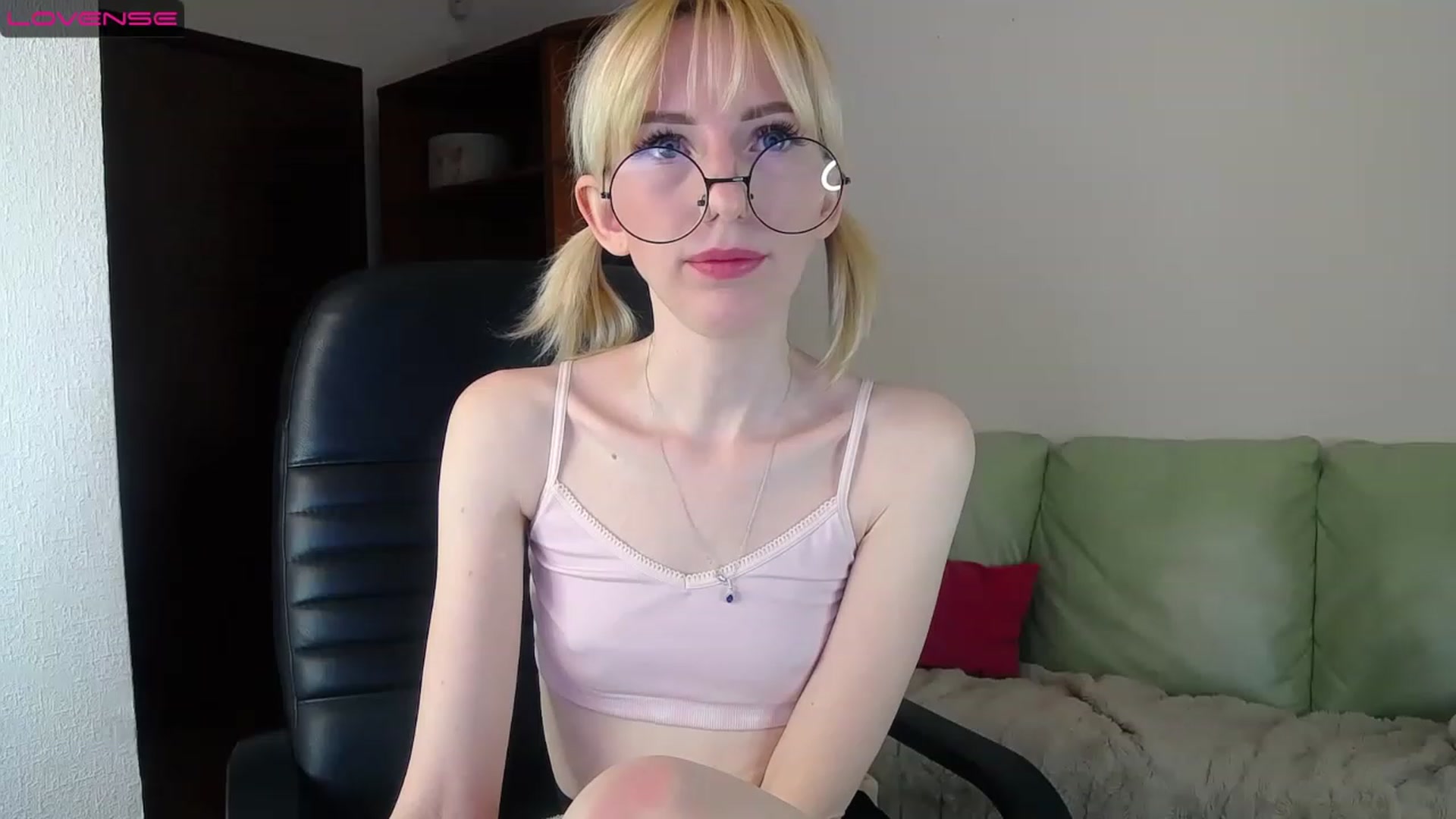 Gallery image thumbnail from PetitePrincez's myfreecams stream on, 02/12/2023, 17:14 image 11 of 20