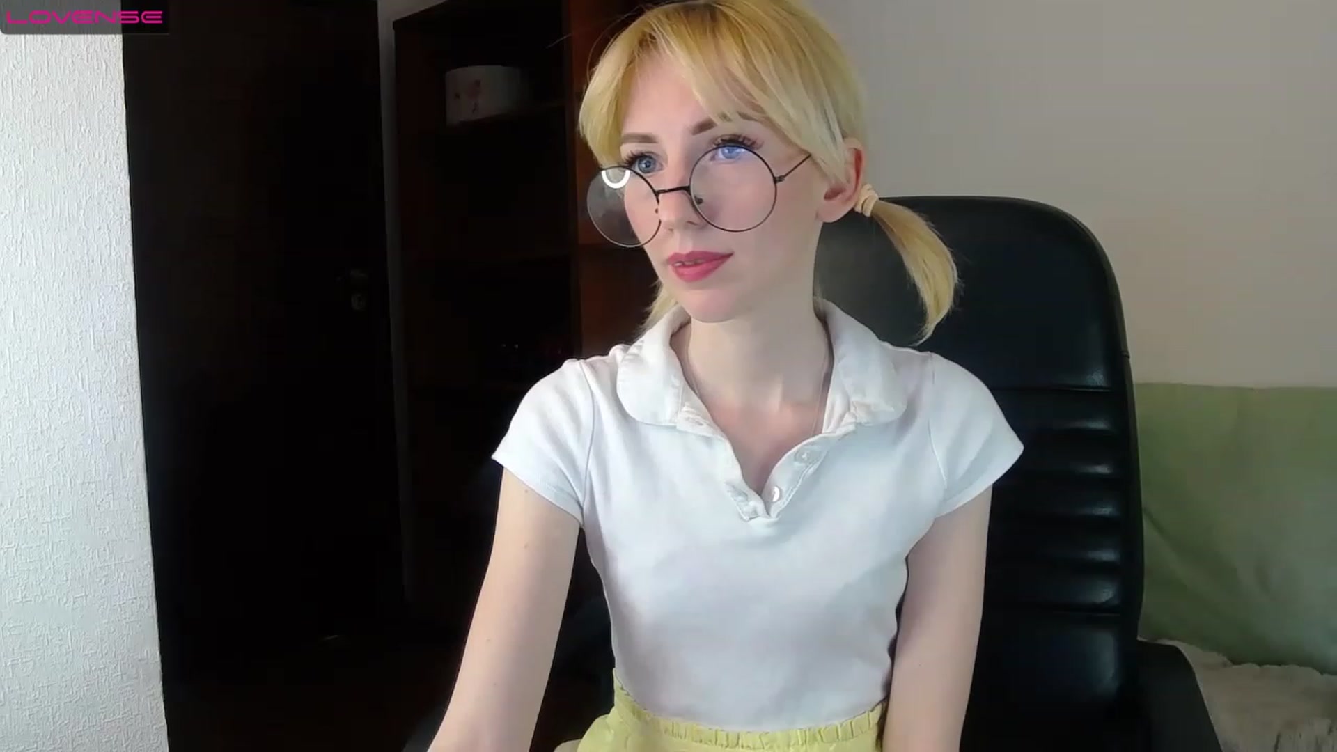 Gallery image thumbnail from PetitePrincez's myfreecams stream on, 02/12/2023, 17:29 image 18 of 20