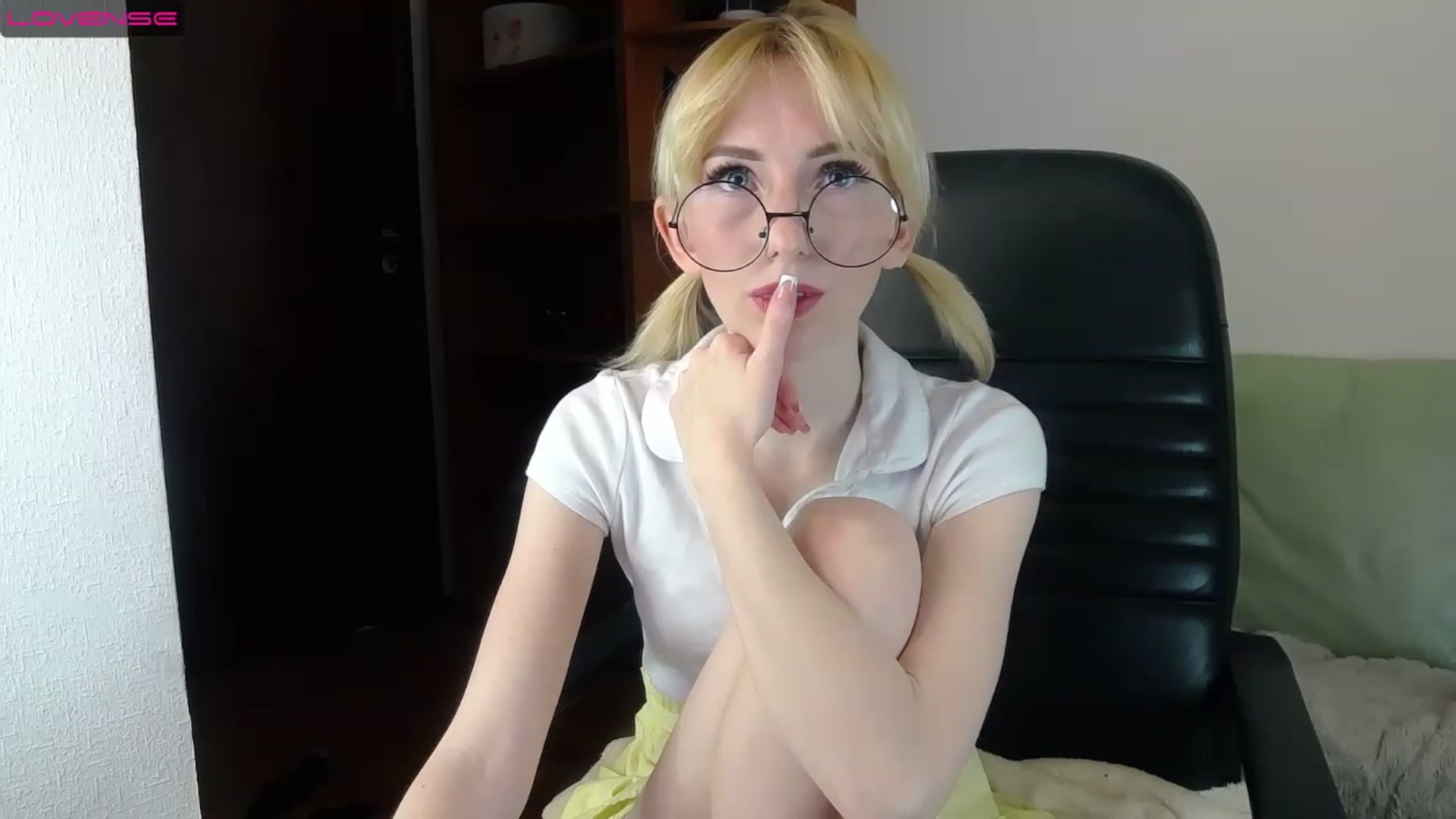 Gallery image thumbnail from PetitePrincez's myfreecams stream on, 02/12/2023, 17:29 image 9 of 20
