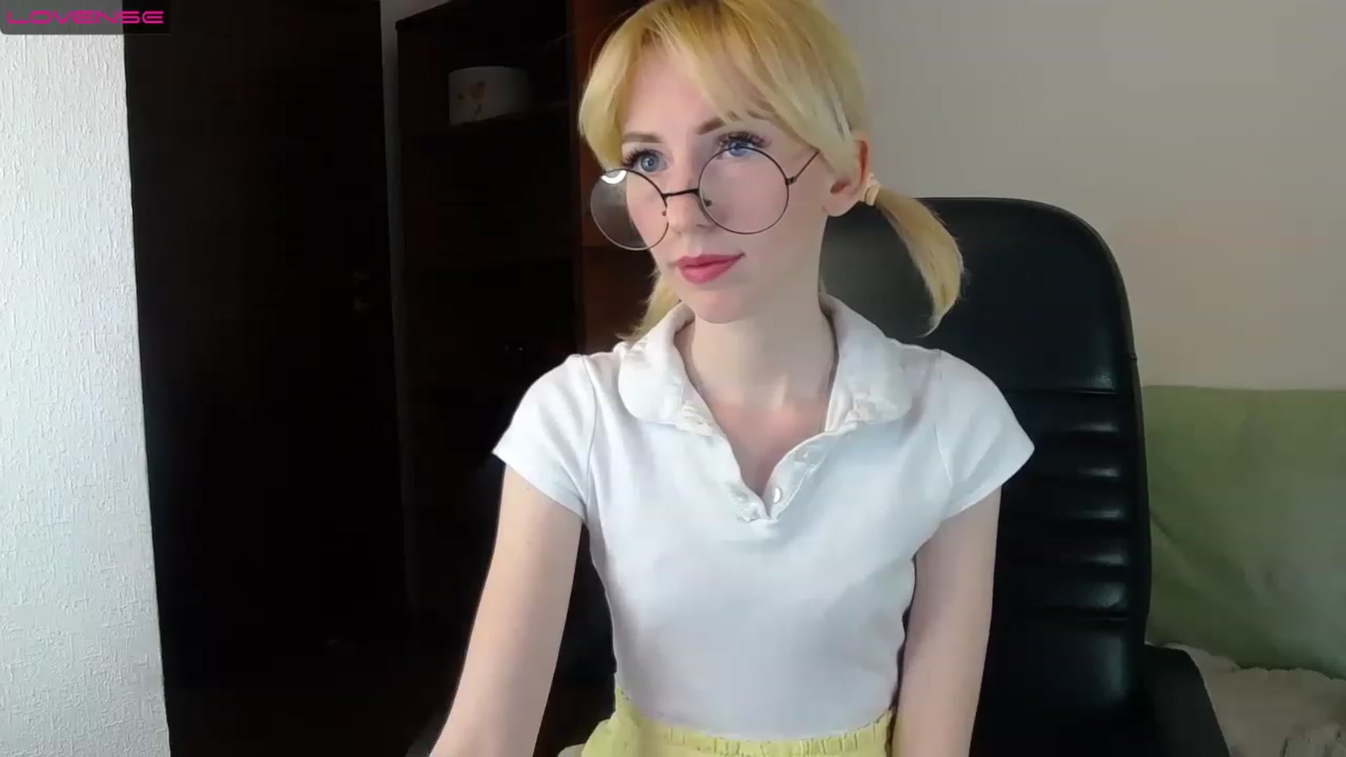 Gallery image thumbnail from PetitePrincez's myfreecams stream on, 02/12/2023, 17:29 image 15 of 20