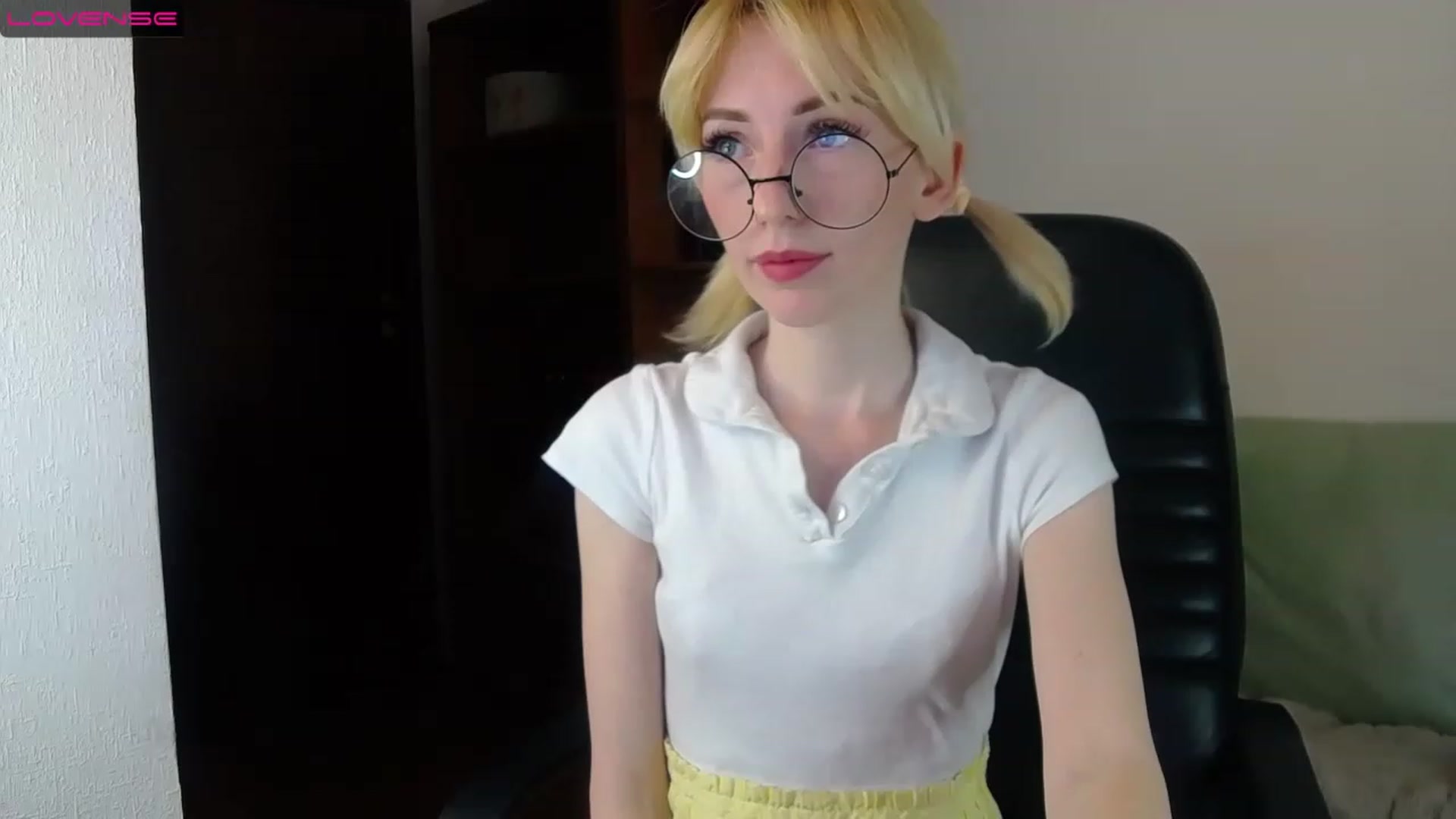 Gallery image thumbnail from PetitePrincez's myfreecams stream on, 02/12/2023, 17:29 image 14 of 20
